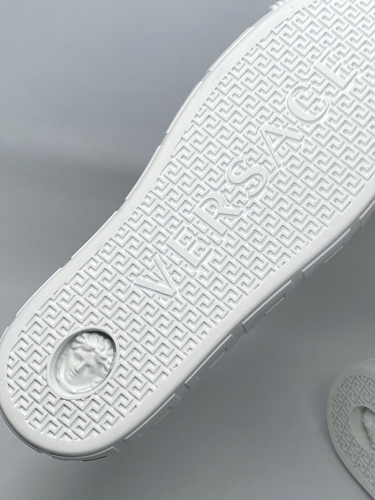 Versace Versace Laser-Cut Low-Top Leather Sneakers size 42/us size 9 Size US 9 / EU 42 - 14 Thumbnail