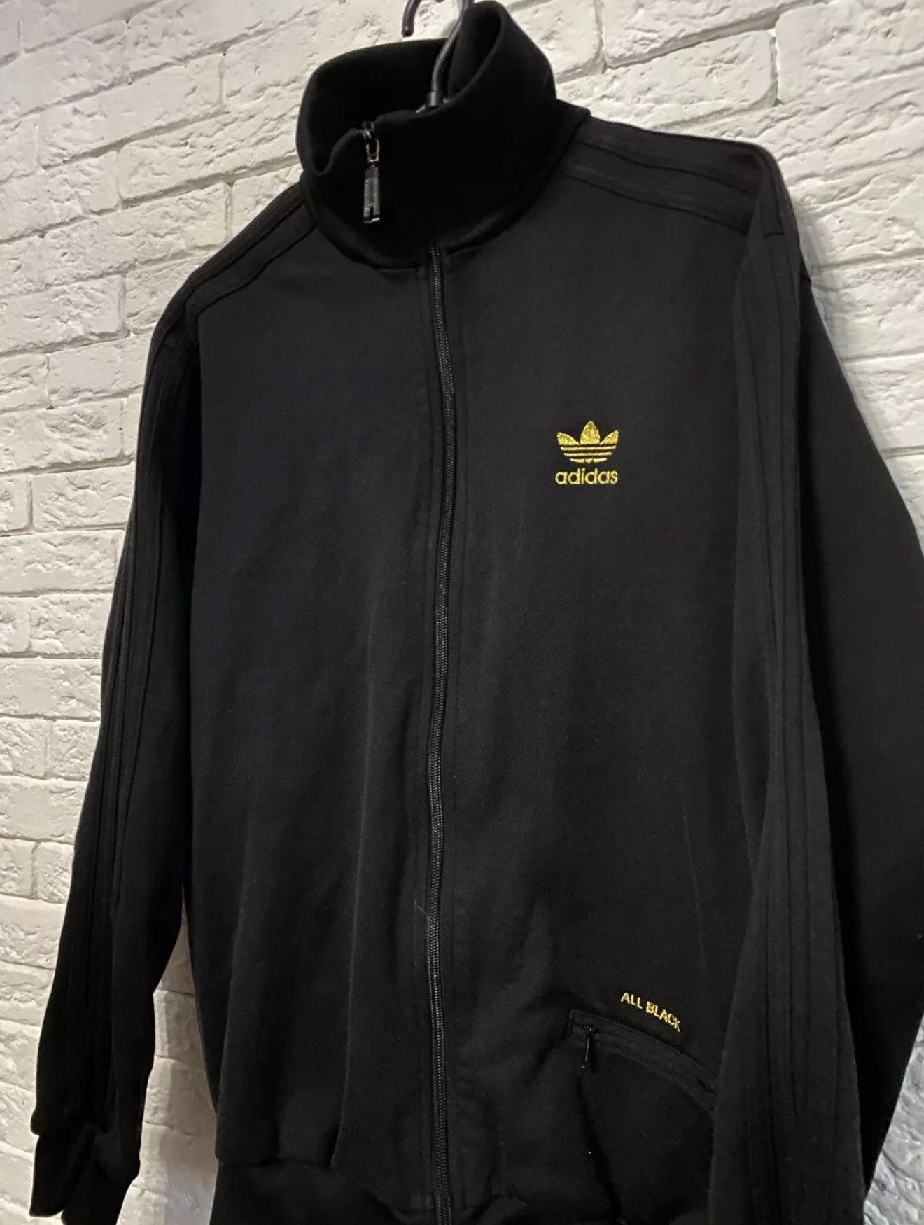 Adidas Vintage Adidas All Black Zip Sz M Size US M / EU 48-50 / 2 - 2 Thumbnail