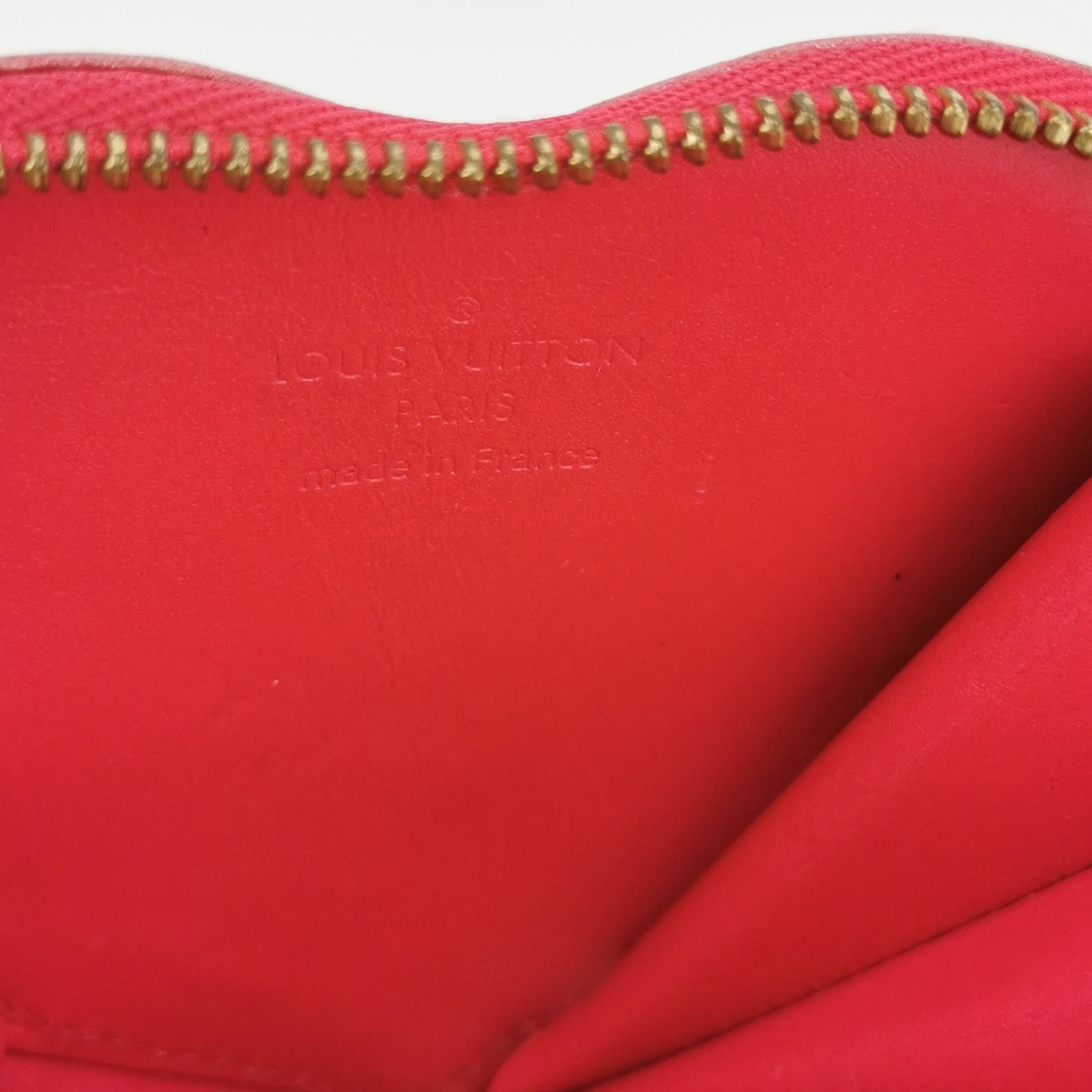 Louis Vuitton Louis Vuitton (LV) Patent leather solid color monogram embo Size ONE SIZE - 4 Thumbnail