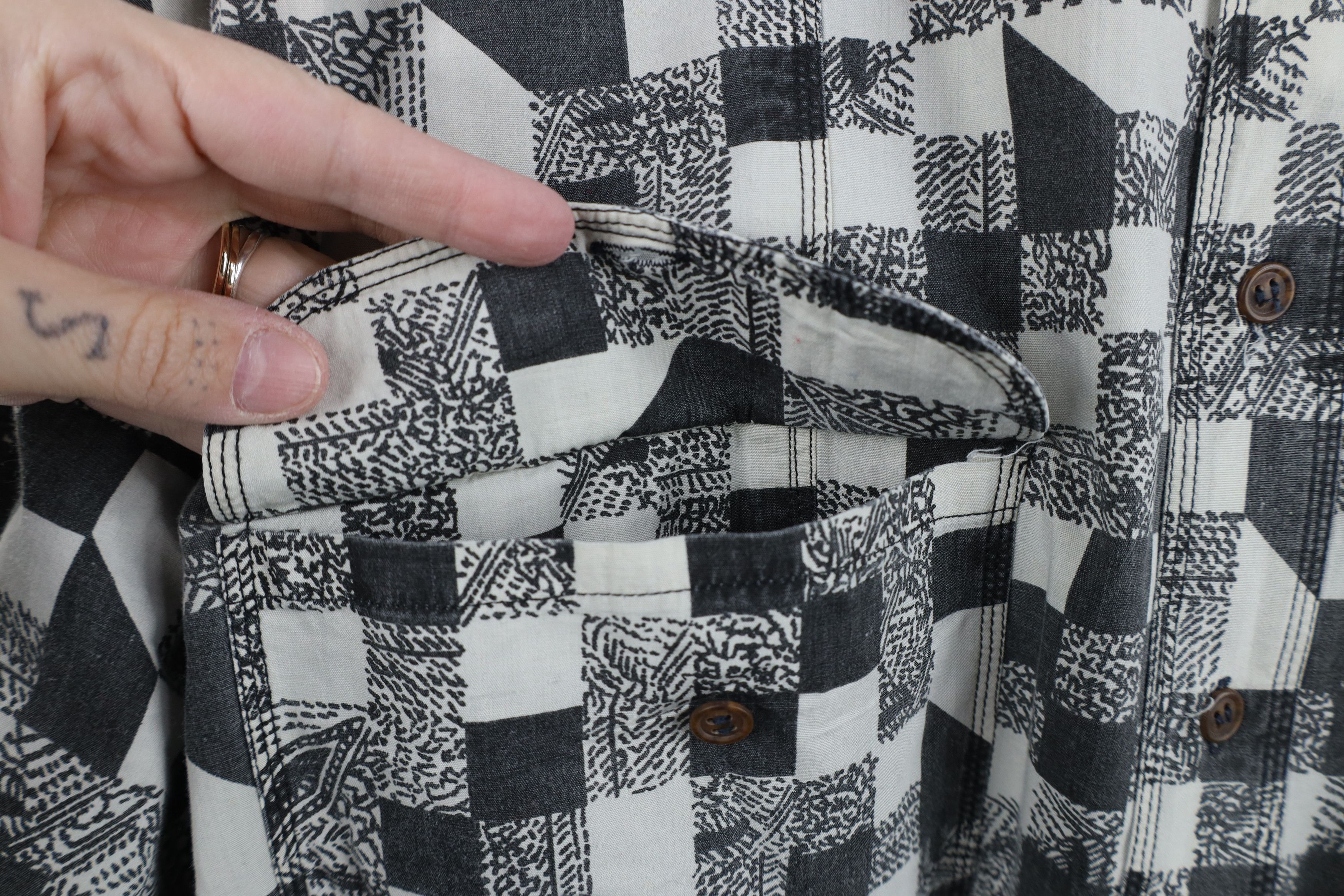Vintage Vintage 90s Streetwear Surf Skateboard Button Shirt Size US S / EU 44-46 / 1 - 6 Thumbnail