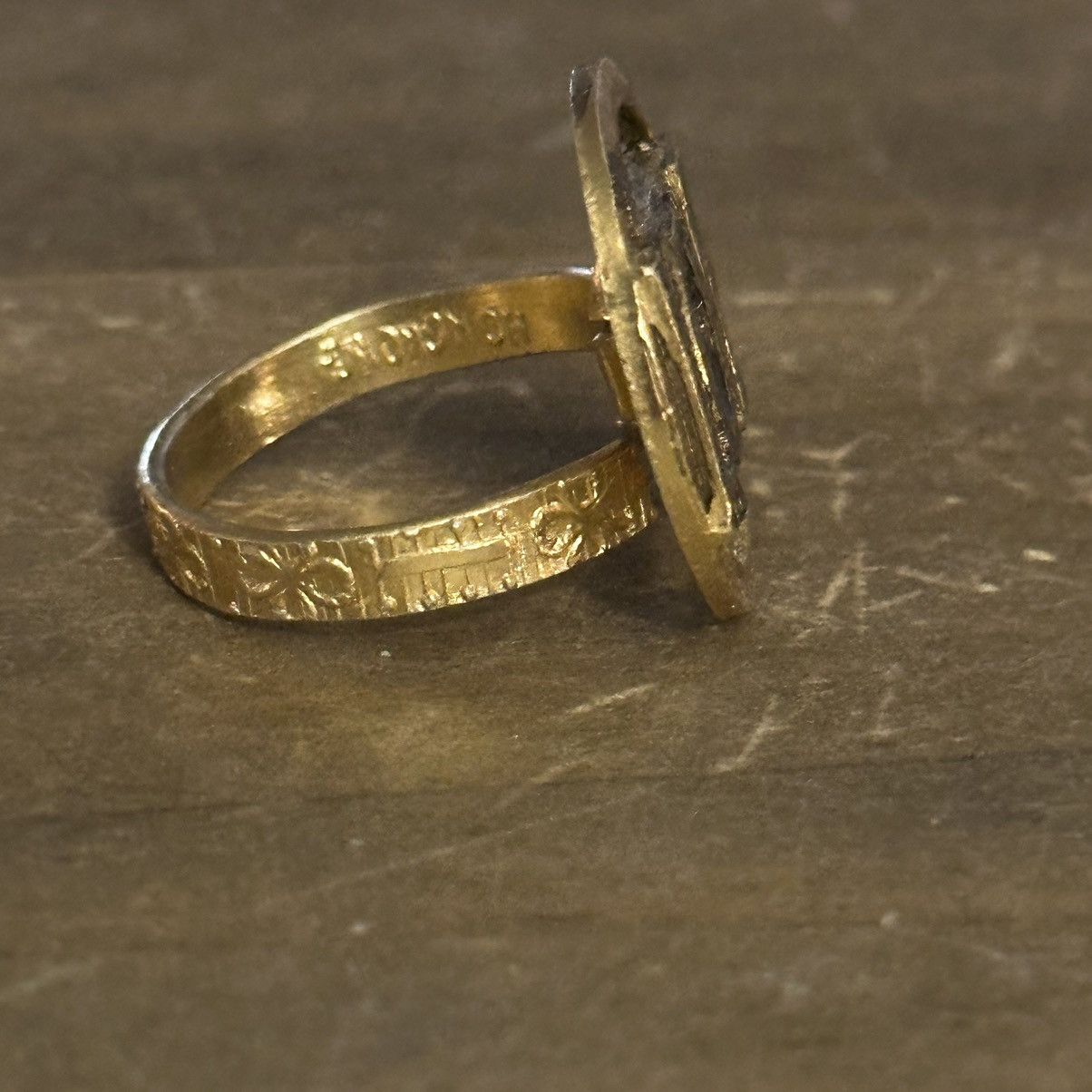 Vintage Vintage gold tone word Love ring Size ONE SIZE - 6 Thumbnail