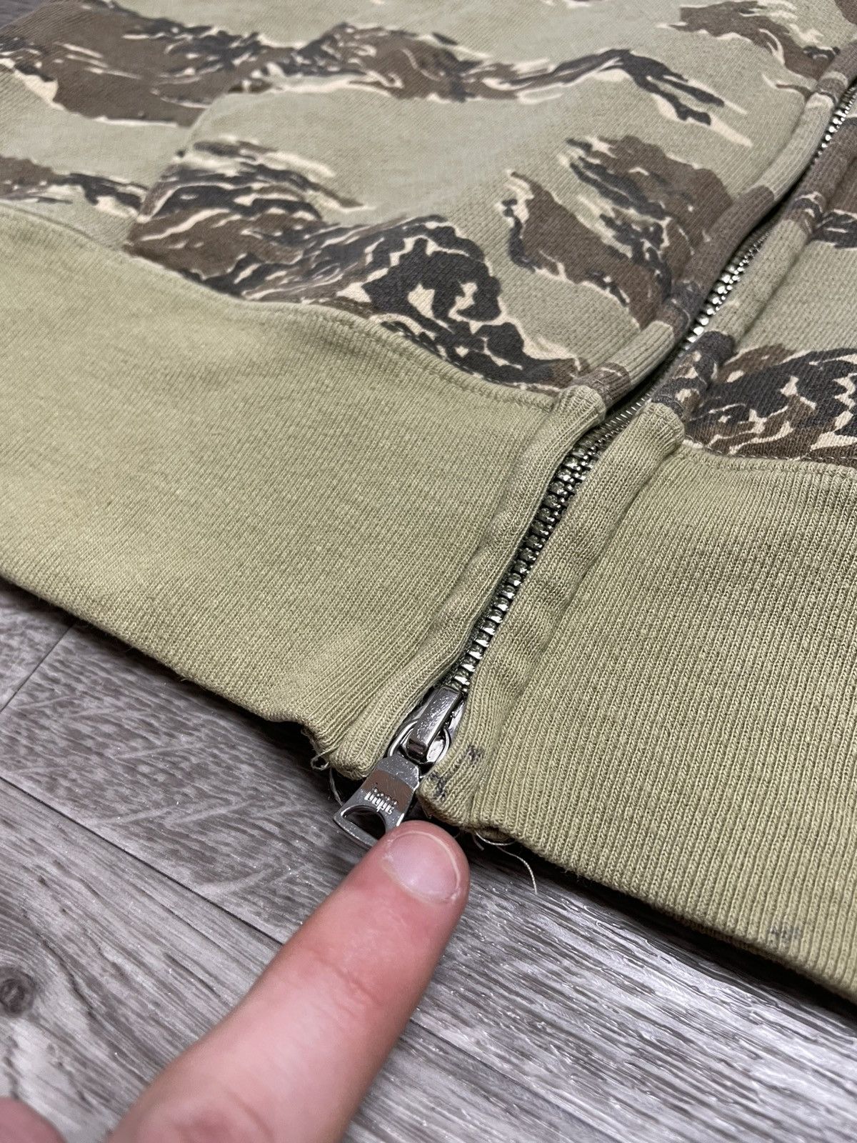 Bape BAPE Tiger Full Zip Hoodie Desert Camo A Bathing Ape Size S Size US S / EU 44-46 / 1 - 10 Thumbnail