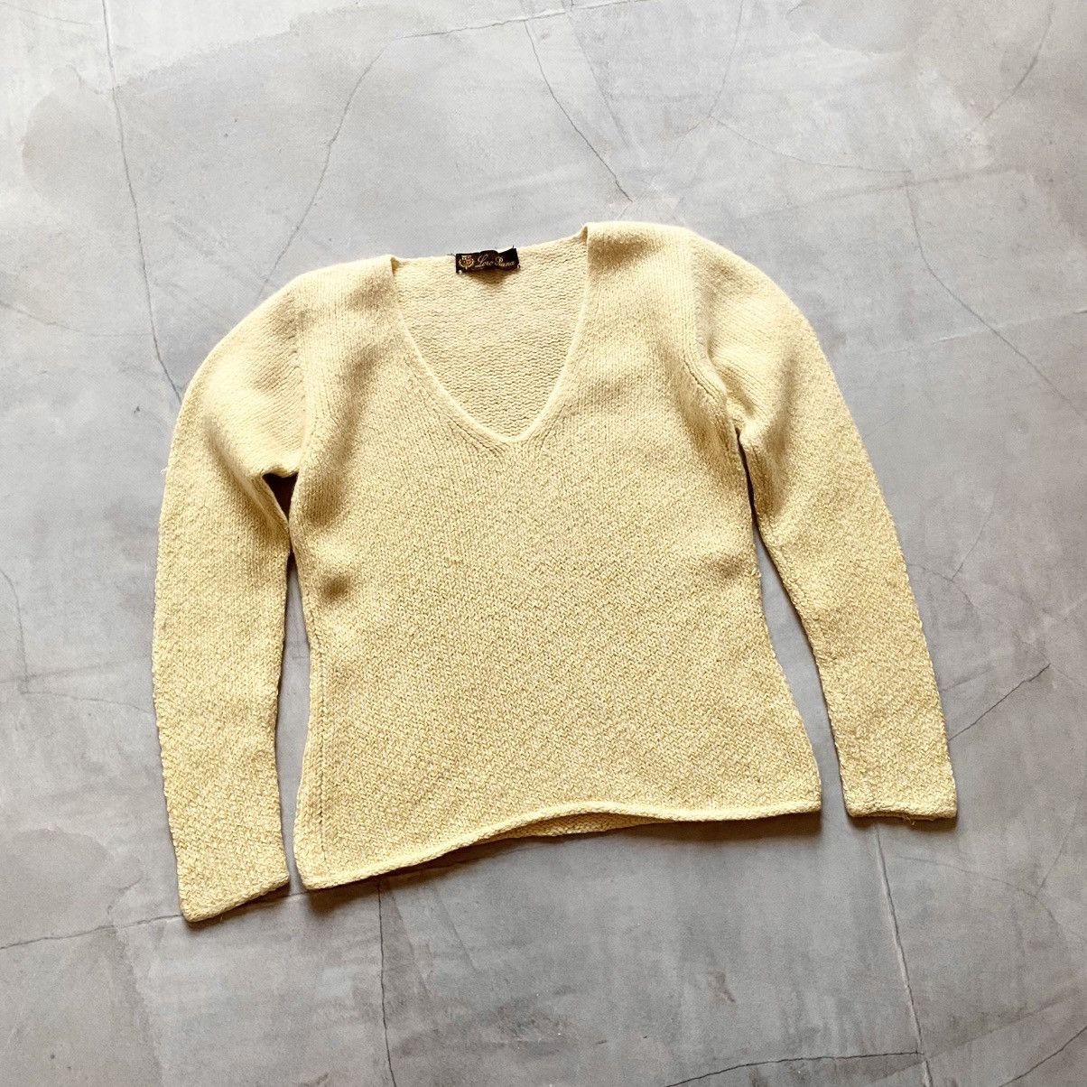 Loro Piana Vintage Loro Piana V-Neck Womens Blend Wool Sweater Size XS / US 0-2 / IT 36-38 - 1 Thumbnail