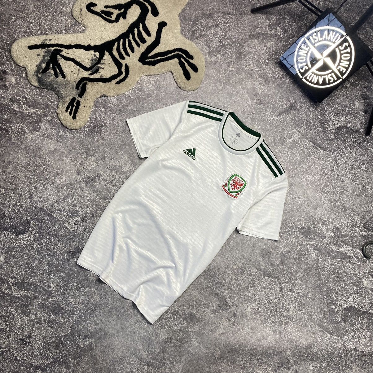 Adidas Vintage Adidas Wales 2017 National football team jersey Size US S / EU 44-46 / 1 - 2 Thumbnail