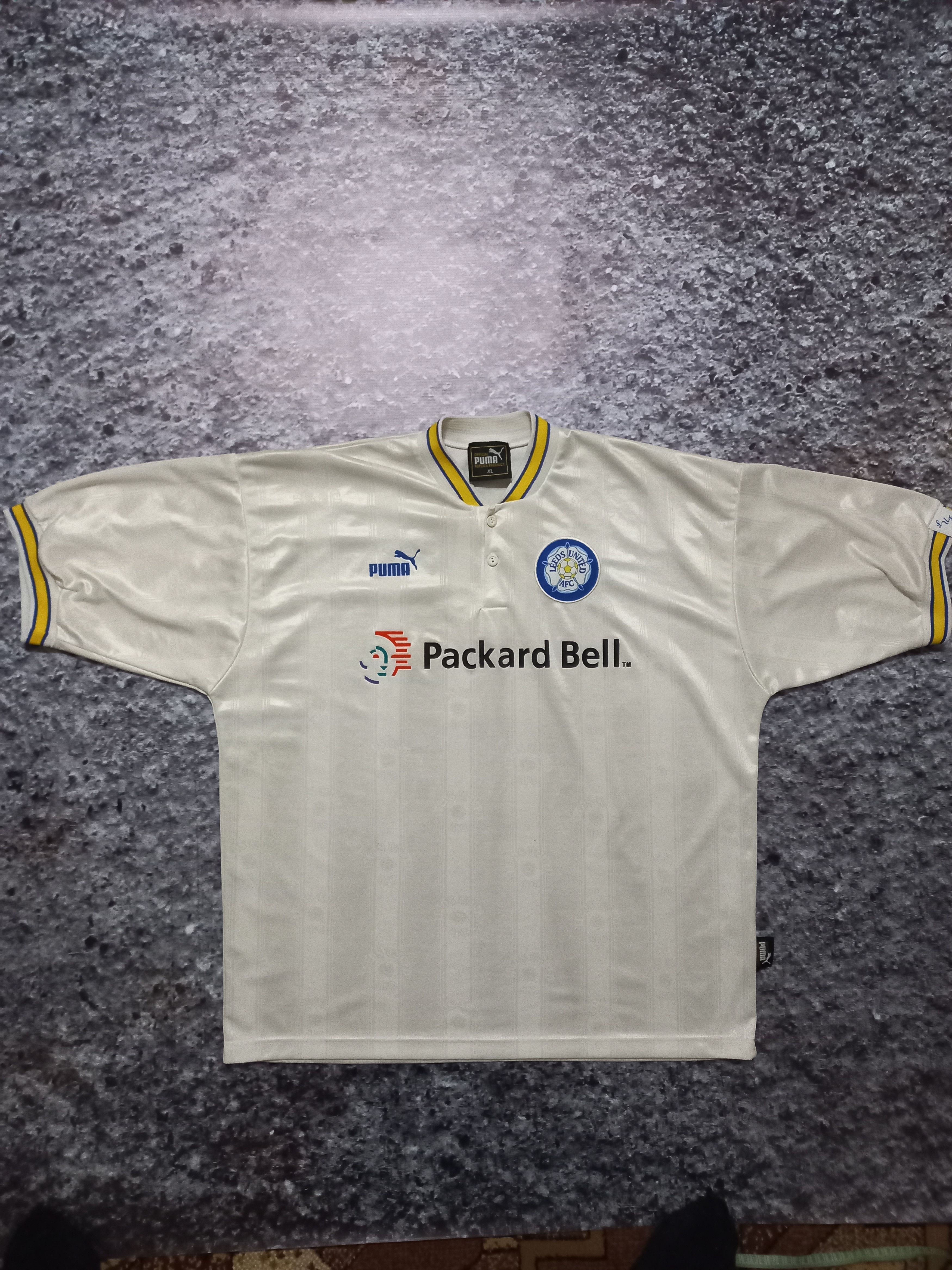 Puma × Vintage Jersey Leeds 1998 Size US XL / EU 56 / 4 - 1 Thumbnail