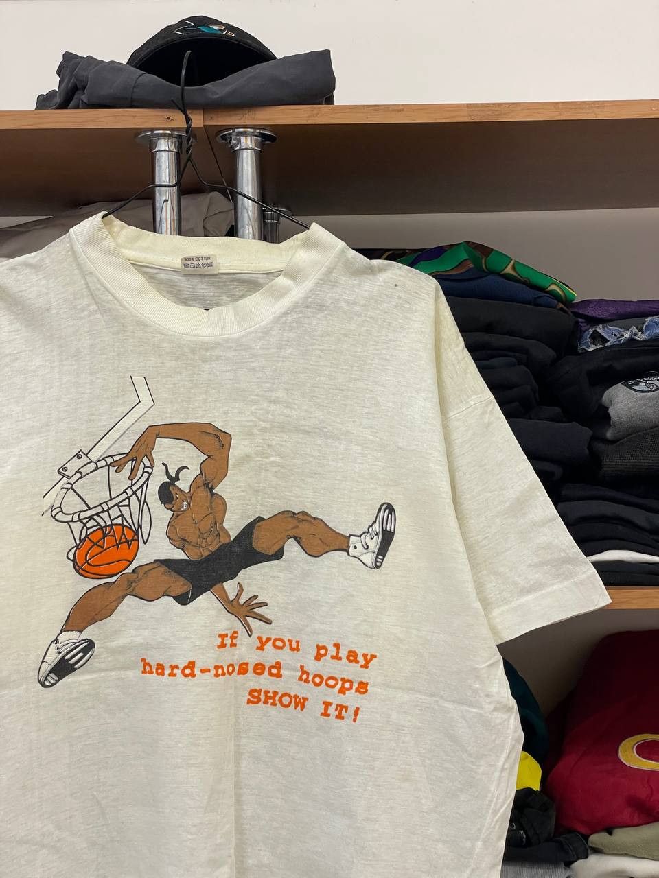 NBA Basketaball vintage anima 80s Rare Custom Tshirt Size US XL / EU 56 / 4 - 4 Thumbnail