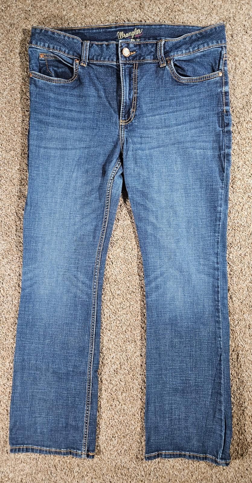 Wrangler Wrangler Jeans Women's 15x32 Blue Boot Cut Western Cowgirl Size 30" / US 8 / IT 44 - 1 Thumbnail