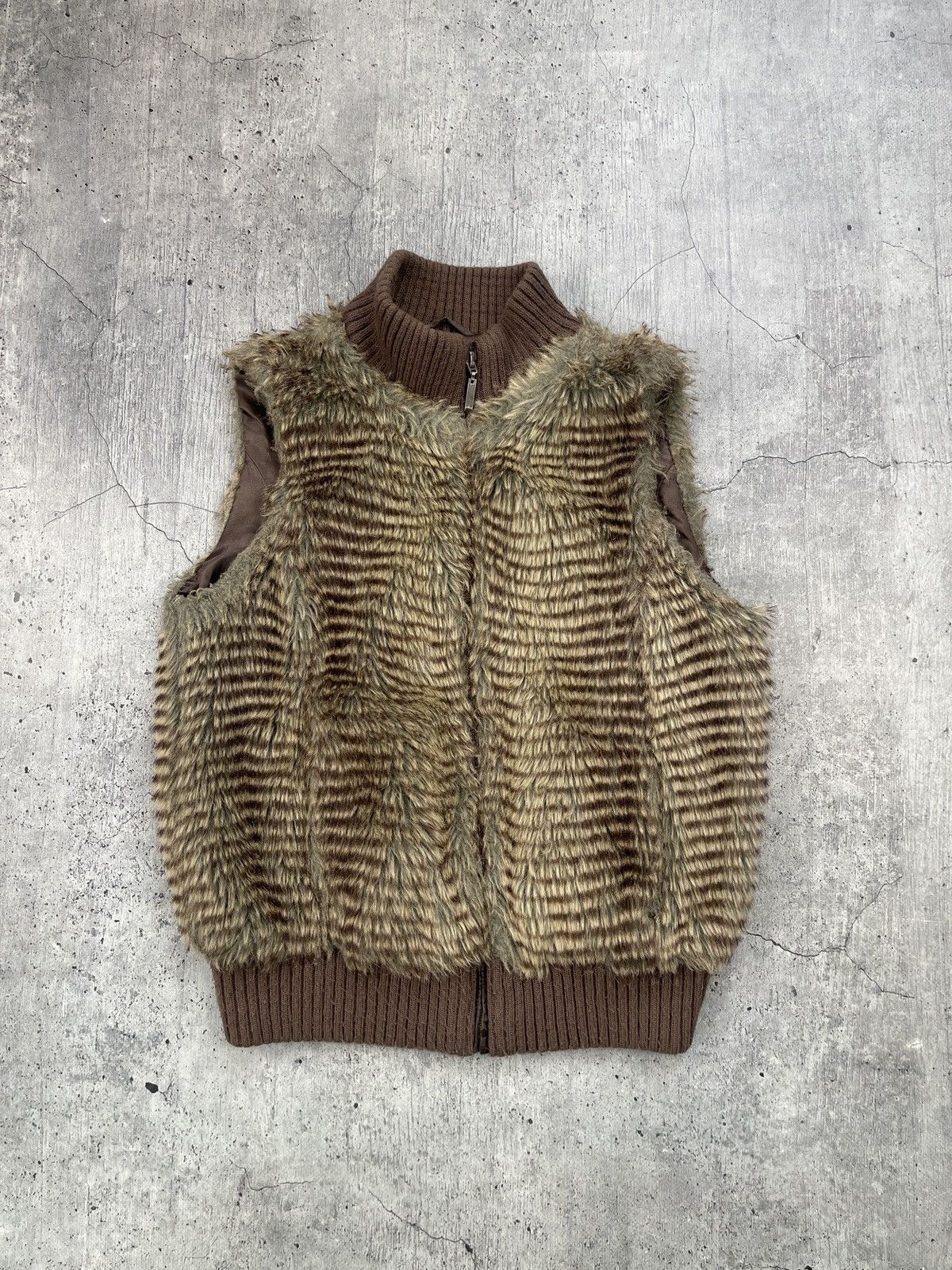 Japanese Brand Vintage Japanese Fur raccoon avant-garde vest Size L / US 10 / IT 46 - 1 Thumbnail