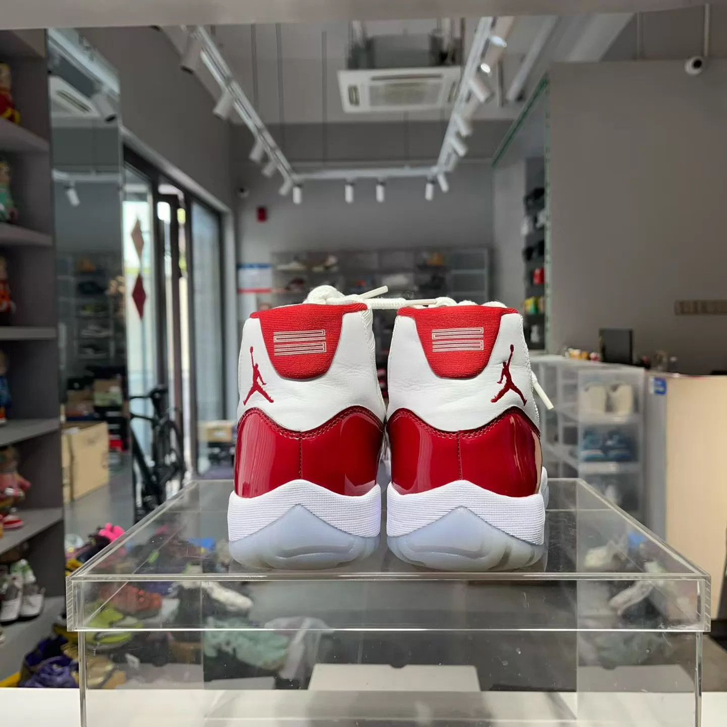 Nike Air Jordan 11 Cherry US 43 Size US 10 / EU 43 - 4 Thumbnail