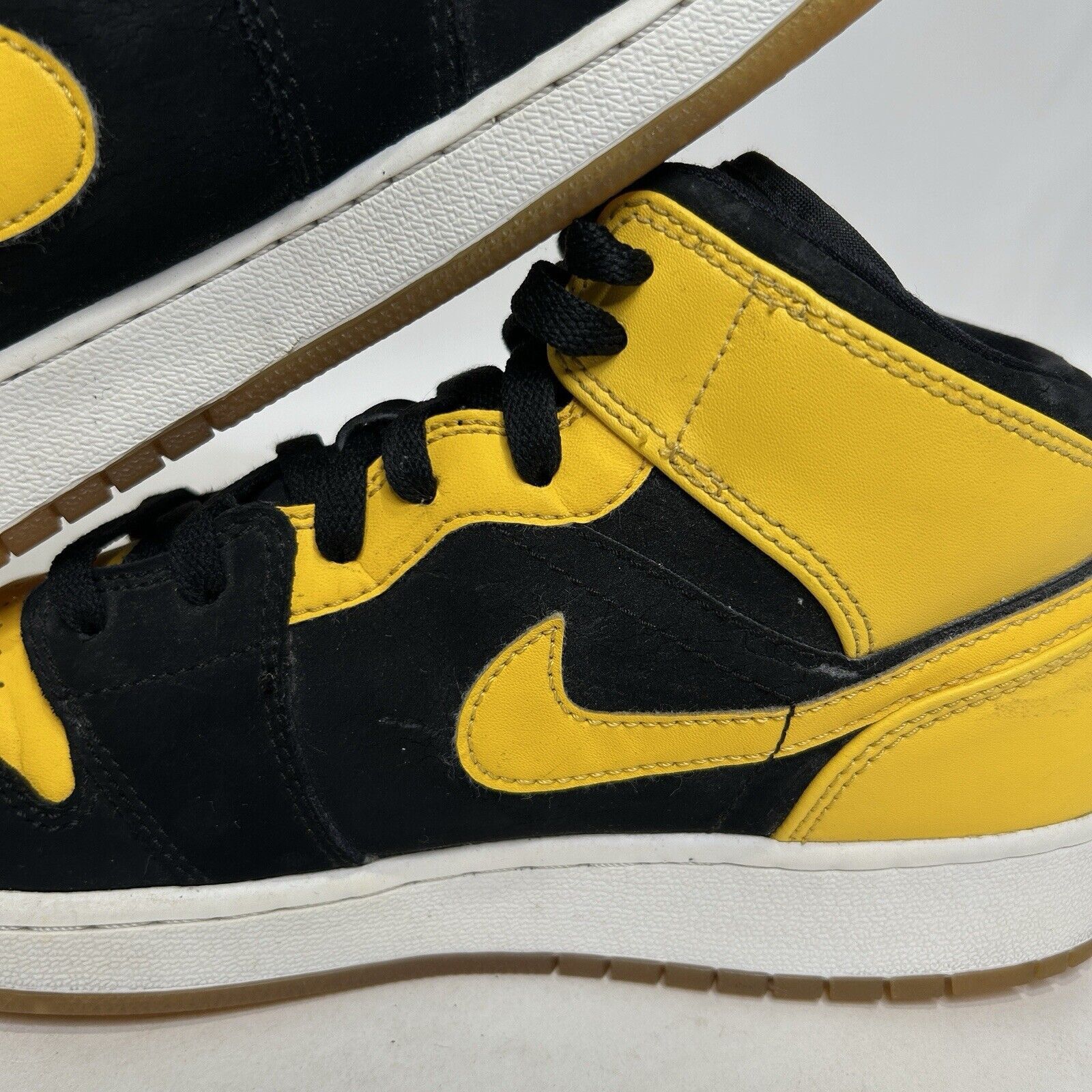 Jordan Brand Nike Shoes Air Jordan 1 Retro Mid GS “New Love” 2017 Size US 8.5 / IT 38.5 - 9 Thumbnail