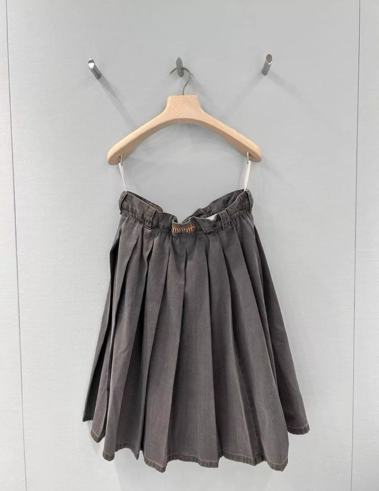 Miu Miu MIU MIU SS25 Pleated Midi Skirt Size 36 NWT Size 25" / US 0 / IT 36 - 7 Thumbnail