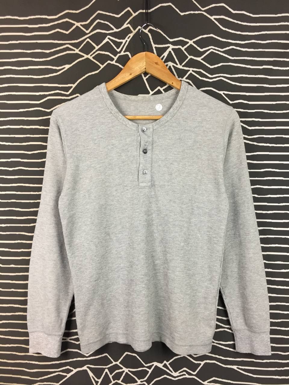 Uniqlo Uniqlo Thermal Waffle Knit Long Sleeve Henley Tee Size S Size US S / EU 44-46 / 1 - 1 Thumbnail