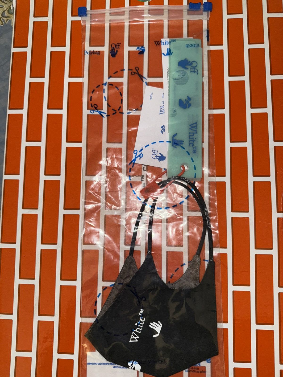 Off-White Off White Face Mask, face covering NEW! Genuine! L/XL Unisex Size ONE SIZE - 3 Thumbnail