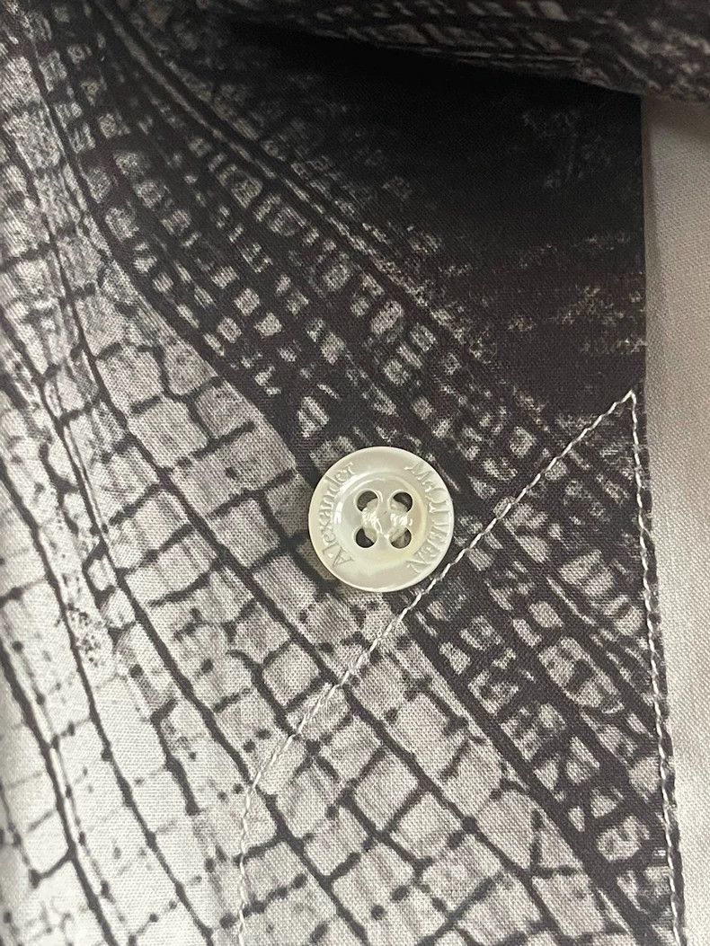 Alexander McQueen Alexander McQUEEN Dragonfly printed shirt, white. The fabri Size L / US 10 / IT 46 - 7 Thumbnail