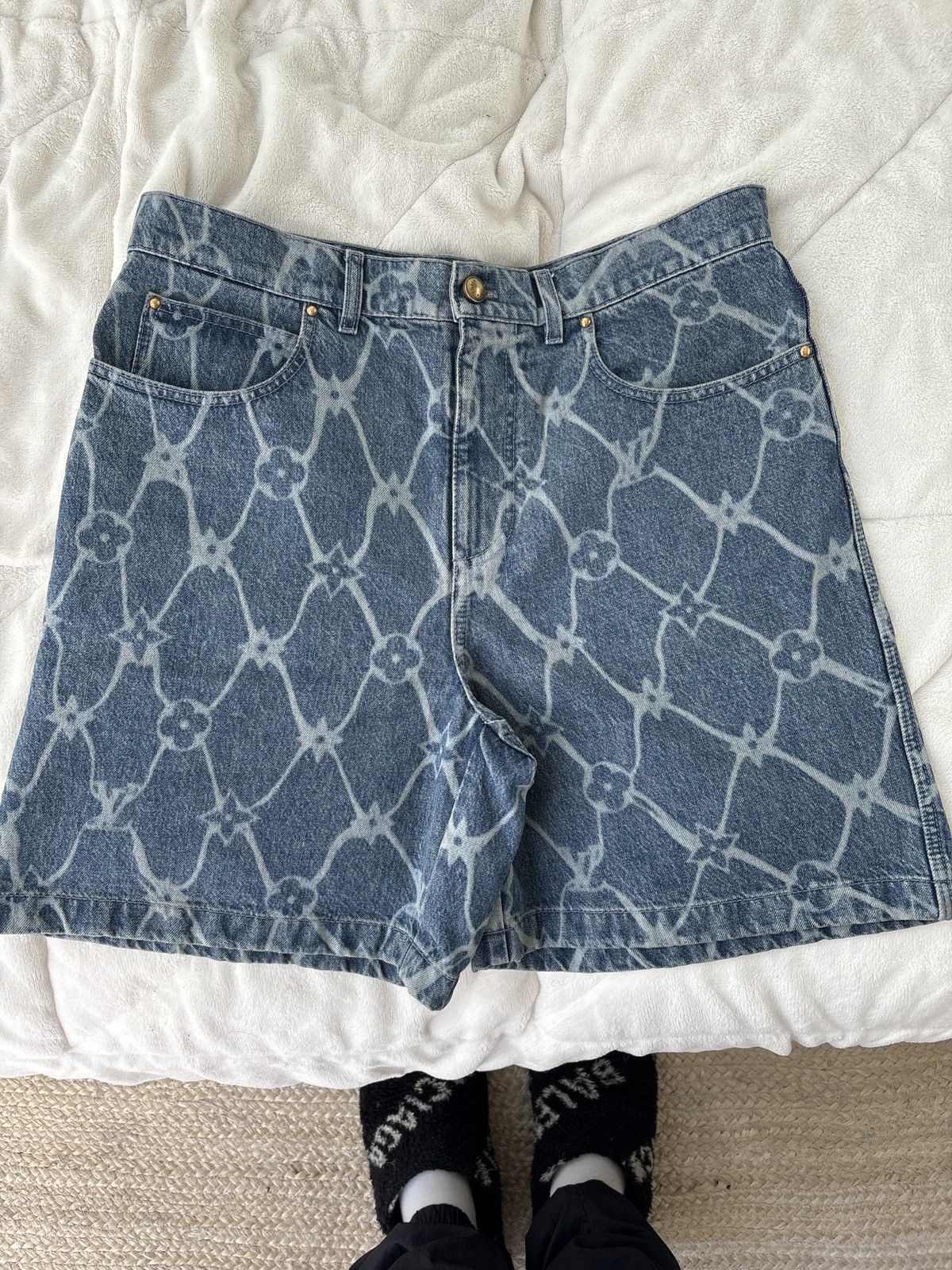 Louis Vuitton Monogram Printed Denim Shorts Size US 32 / EU 48 - 1 Thumbnail