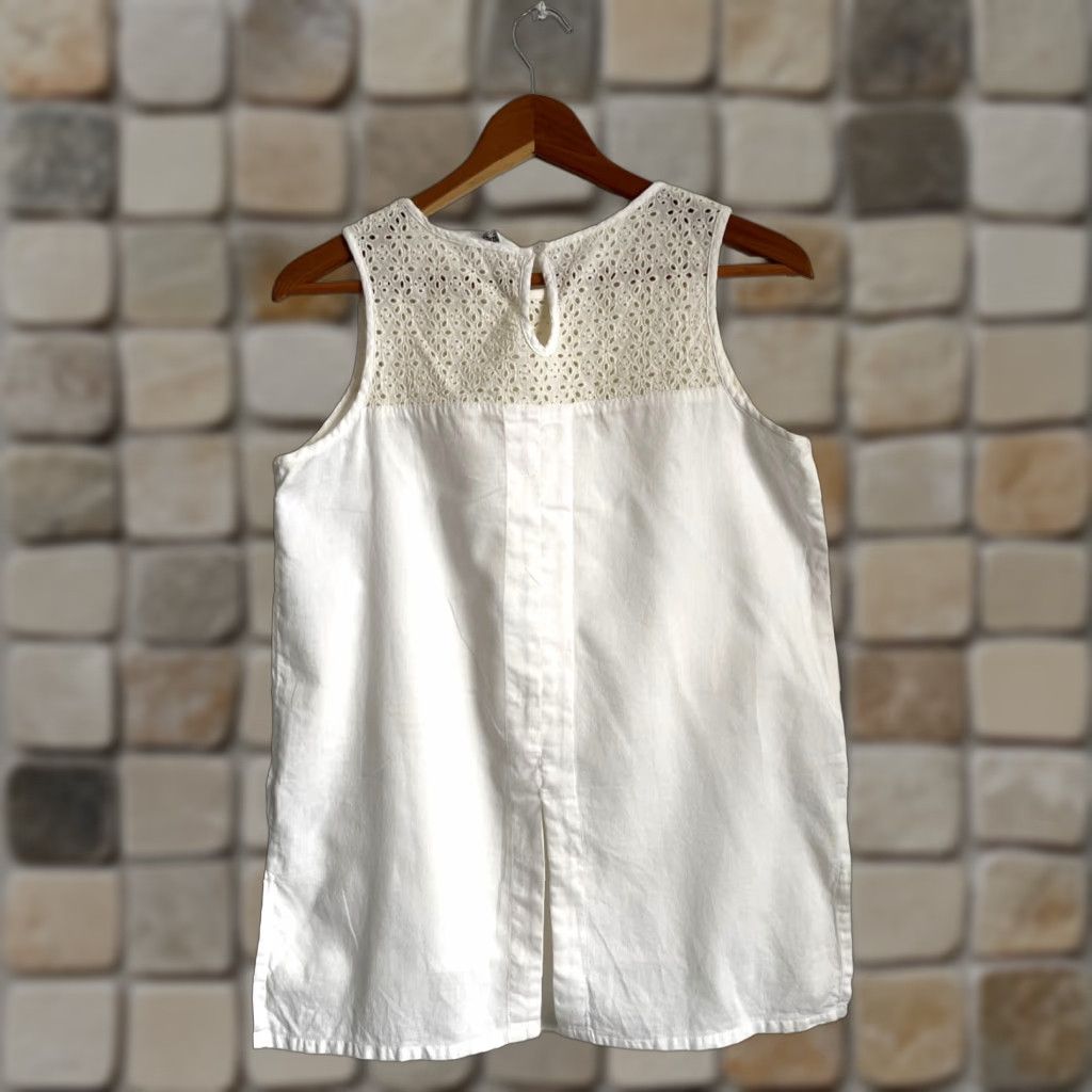 Mountain Khakis Mountain Khakis Women's Tank Shirt Sleeveless Eyelet Lace Yoke Relaxed Sz S White Beach City Classic Outdoor Lightweight Pattern Casual Shirt Womens Size S / US 4 / IT 40 - 1 Thumbnail