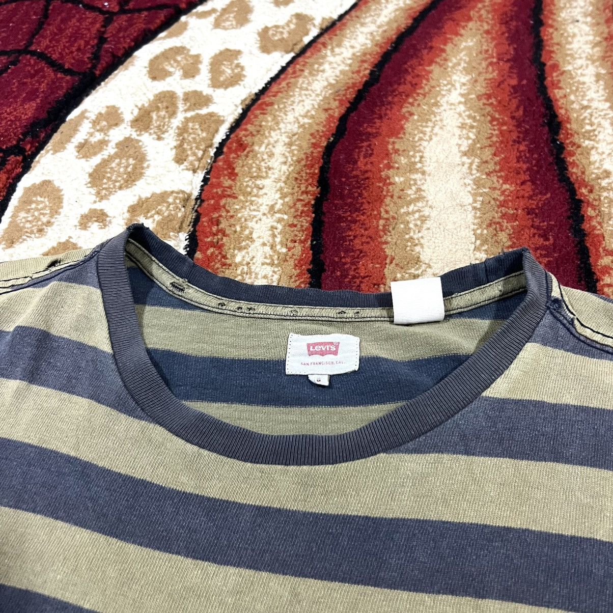 Levi's Vintage Clothing Vintage Thrashed Faded Levi's ERD GRUNGE Kurt Cobain T Shirt Size US L / EU 52-54 / 3 - 3 Thumbnail