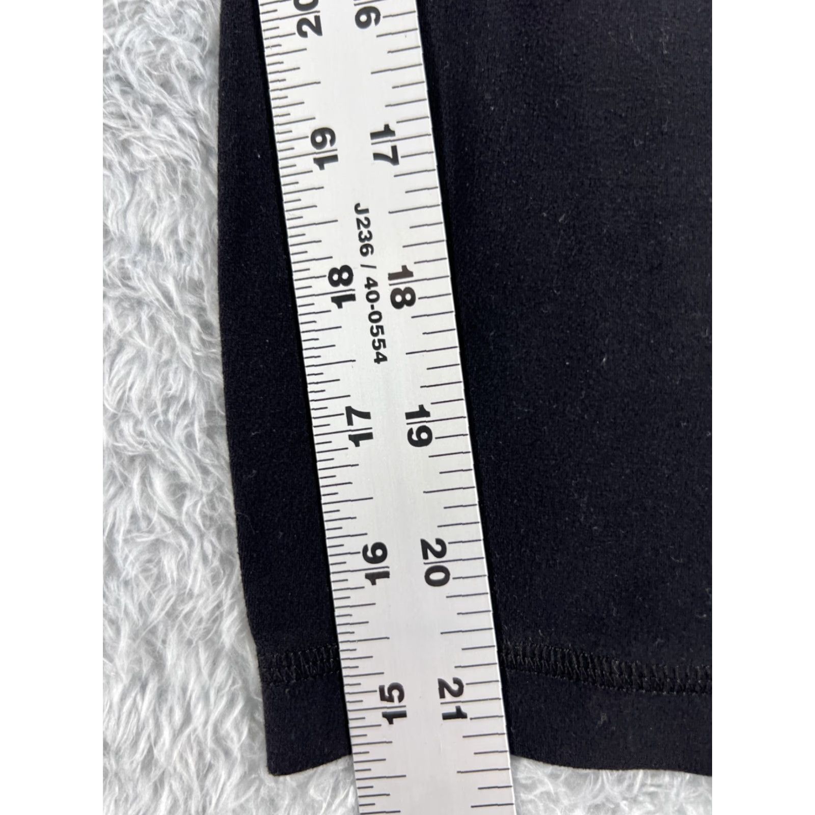 Lululemon Lululemon Pants Womens 6 Black Align Crop 21" ISSUES READ Size 28" / US 6 / IT 42 - 6 Thumbnail