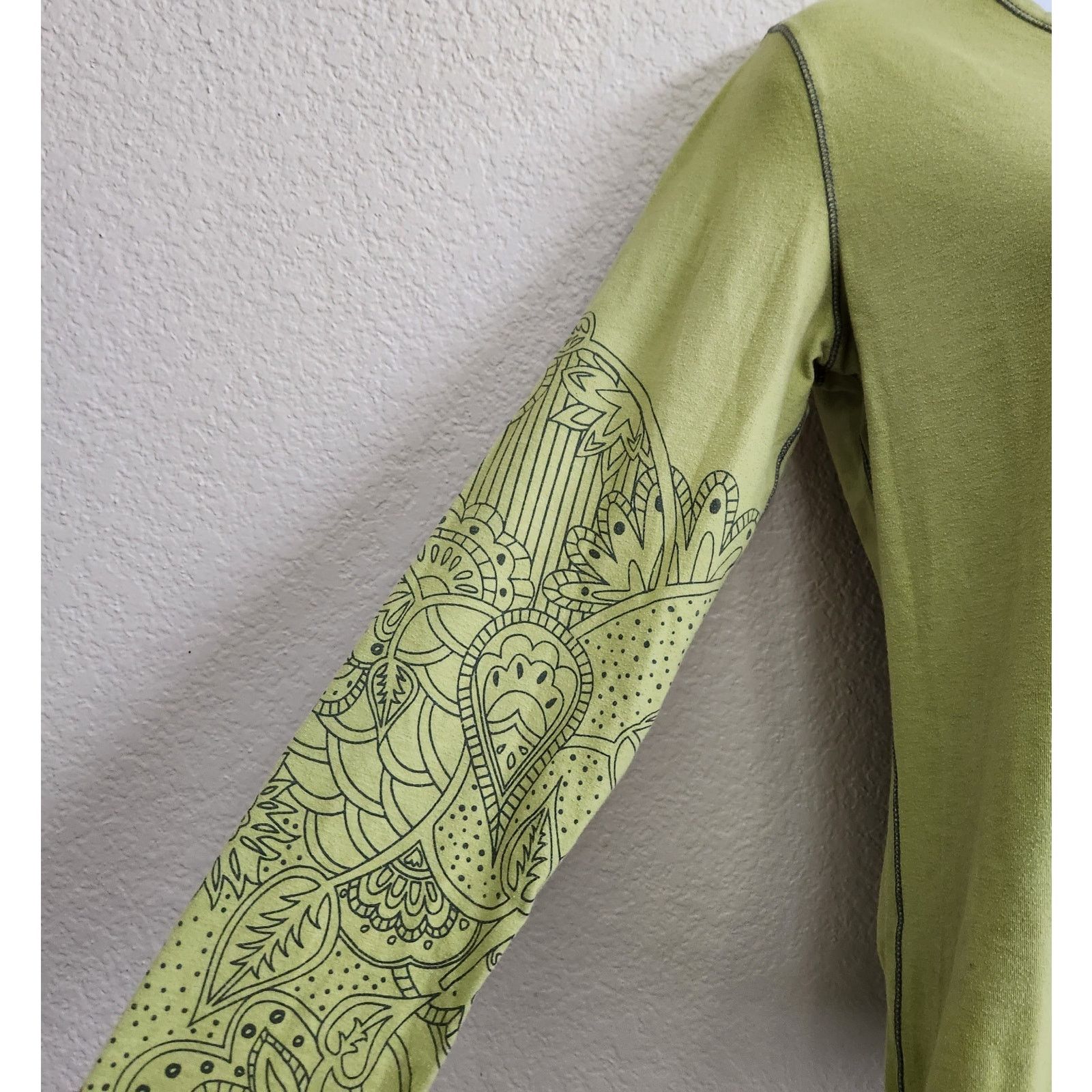 Other Title Nine Lime Green Henley Long Graphic Sleeves Top Medium Size M / US 6-8 / IT 42-44 - 2 Thumbnail