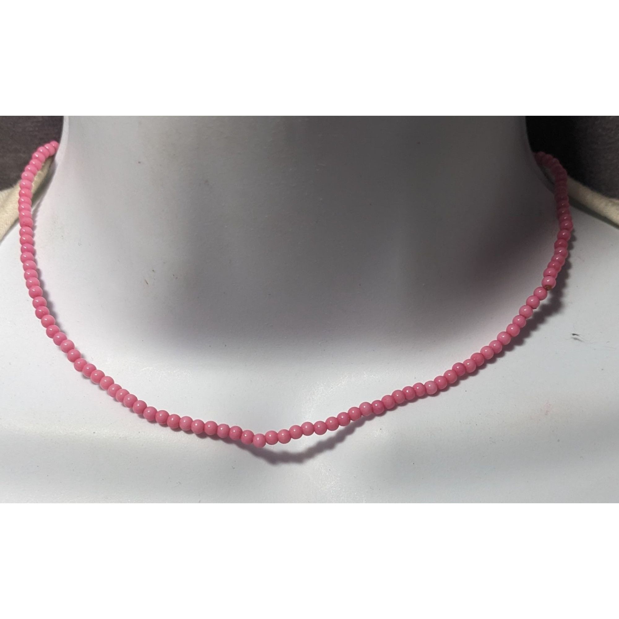 Other Simple Pink Seed Bead Casual Stretchy Necklace Size ONE SIZE - 7 Thumbnail