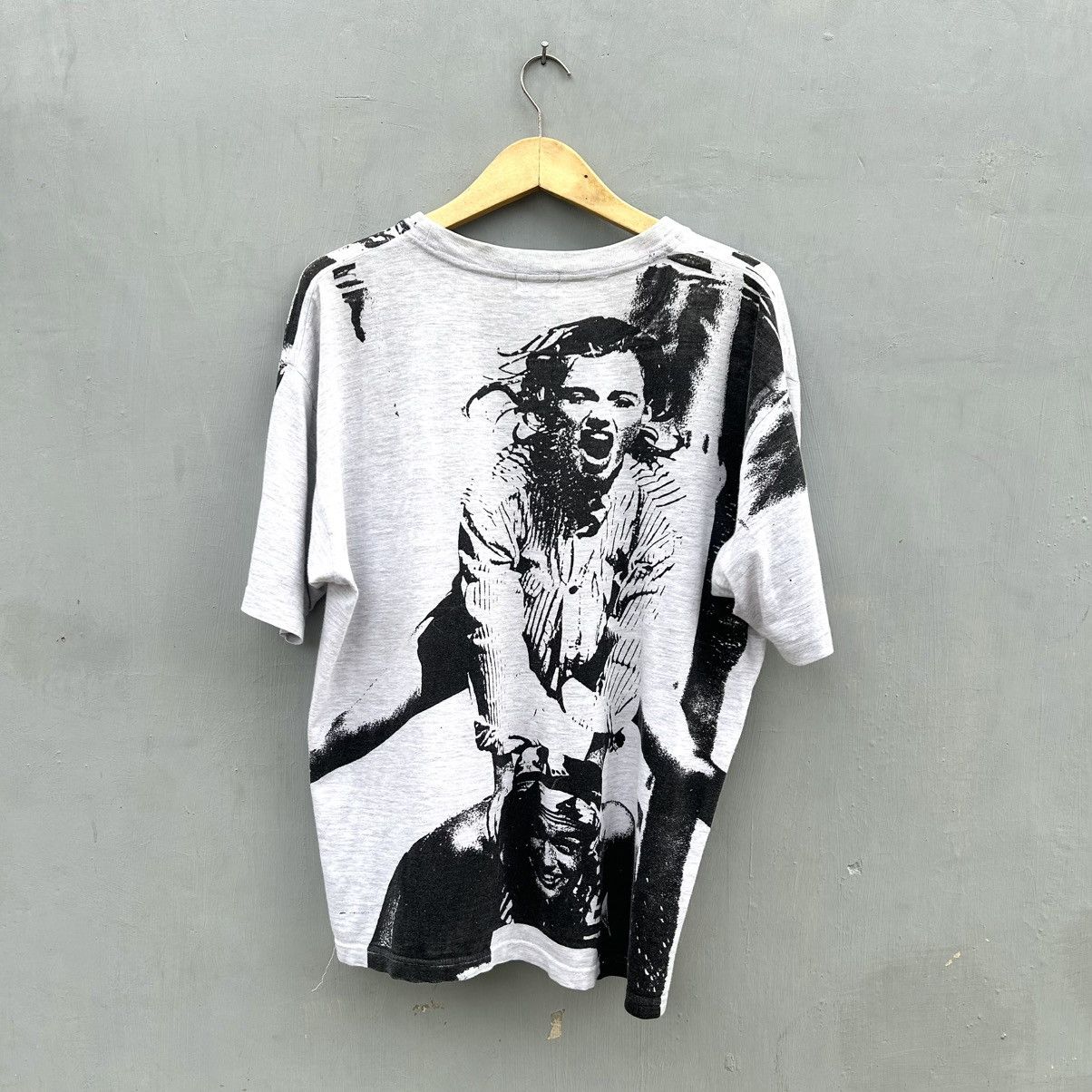 Vintage Vintage 90s Tshirt Marilyn Monroe AOP Builtup Size US L / EU 52-54 / 3 - 12 Thumbnail