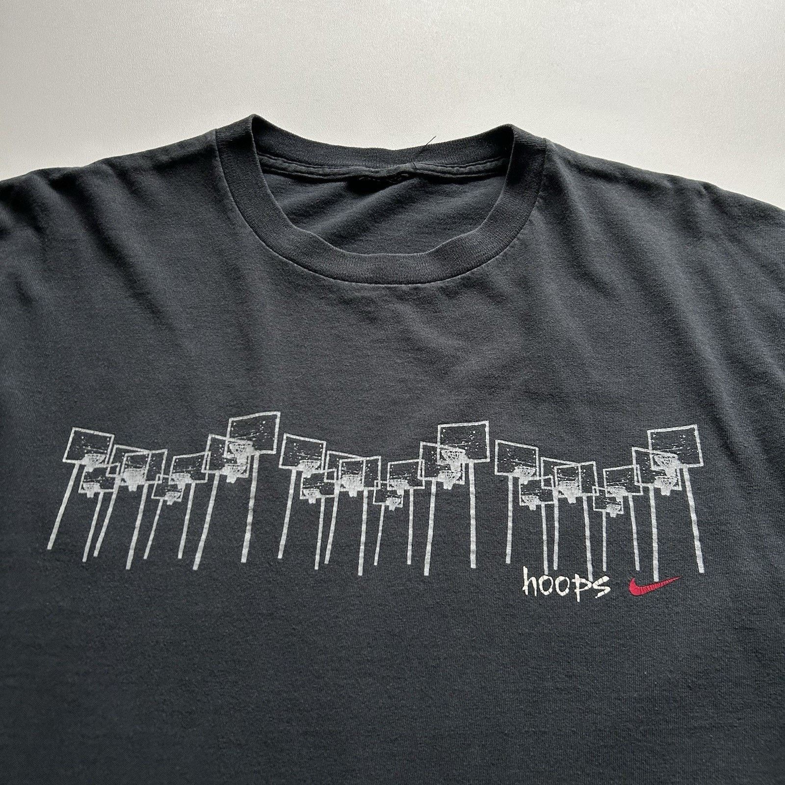 Nike Vintage Nike T Shirt Large Y2K Basketball Hoops Faded Black Size US L / EU 52-54 / 3 - 2 Thumbnail