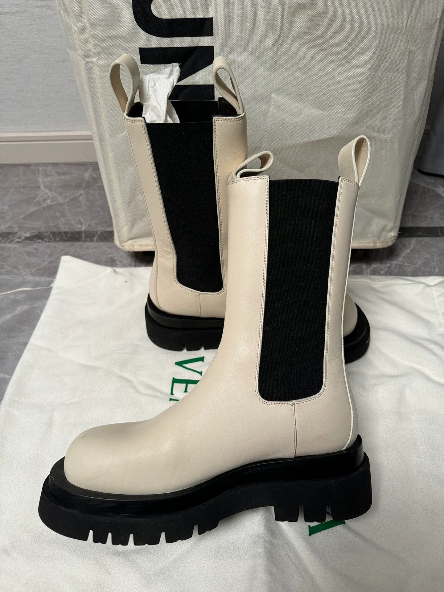 Bottega Veneta BV Black & White Chunky Chelsea Boot Size US 5.5 / IT 35.5 - 5 Thumbnail