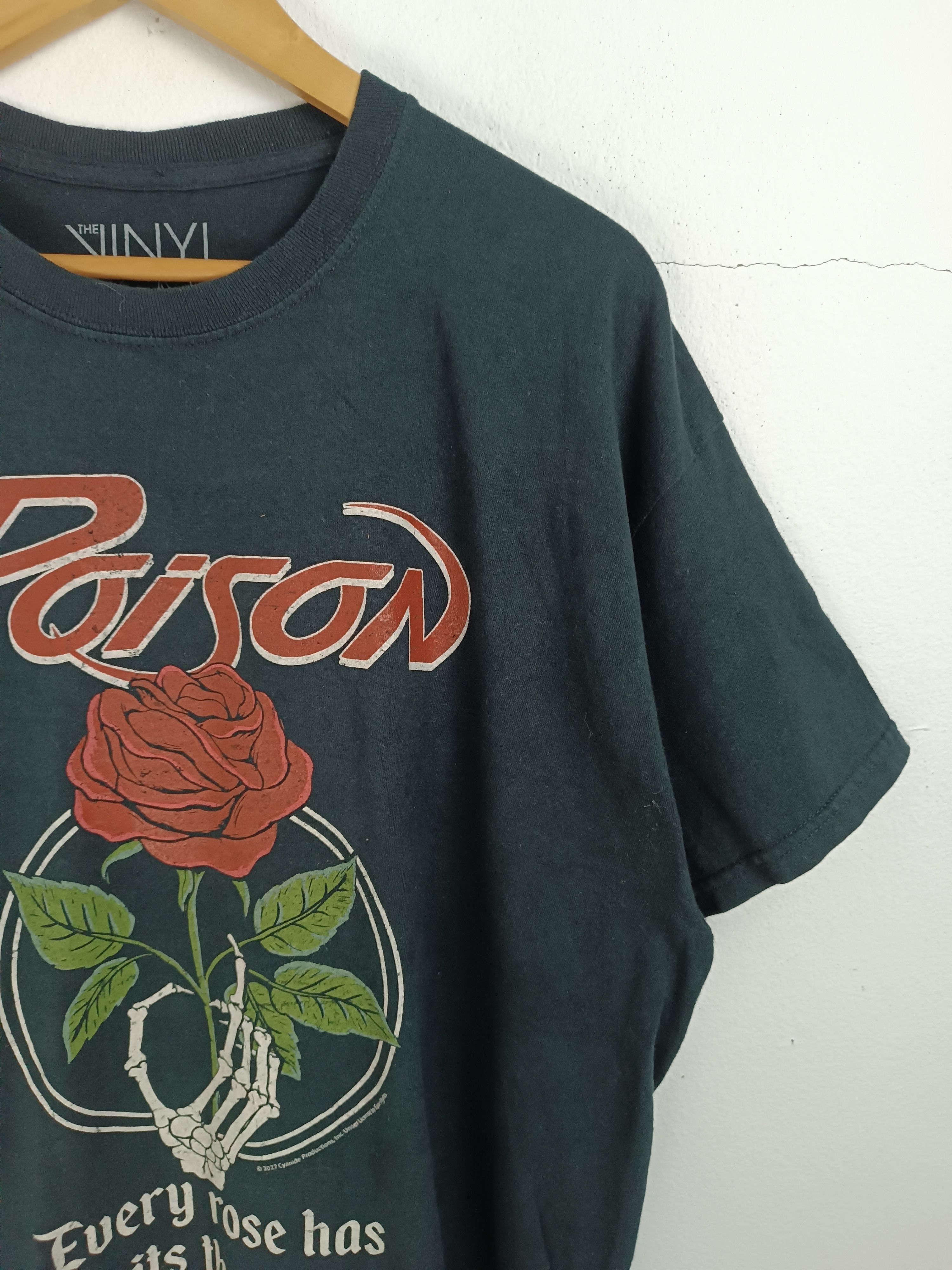 Band Tees VINTAGE POISON EVERY ROSE HAS IT'S THORN ROCK METAL GLAM Size US XL / EU 56 / 4 - 6 Thumbnail