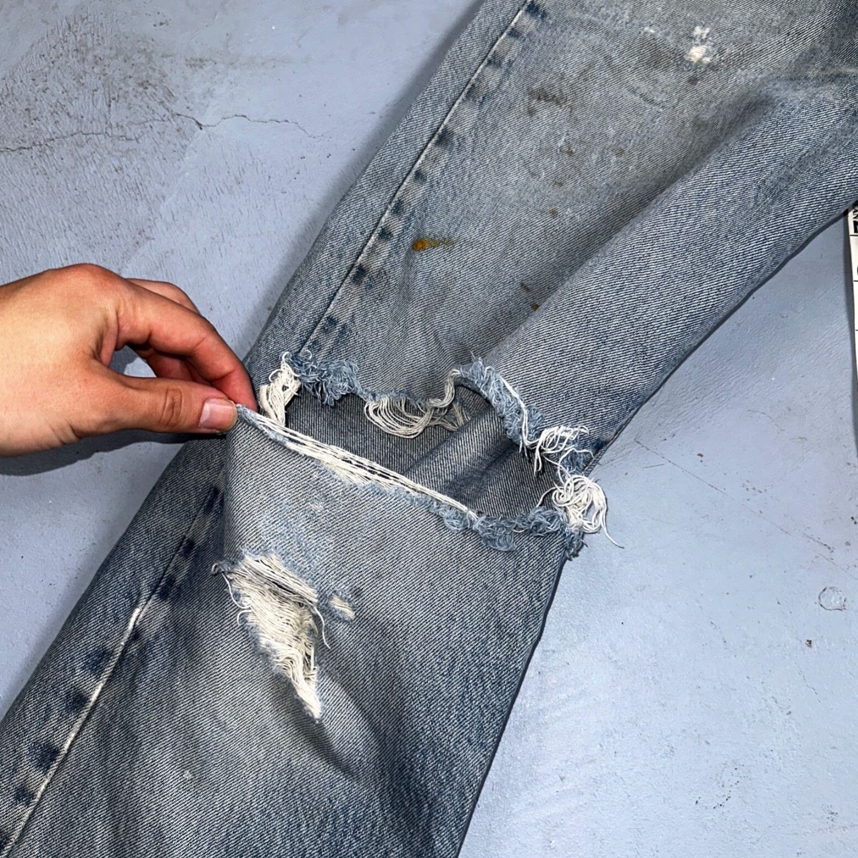 Levi's VINTAGE Levi's 501 Jeans 80s USA Redline Selvedge Thrashed 33x33 Act 31x30 Denim Blue Cotton Straight Mens Jeans 501 XX Size US 33 - 6 Thumbnail