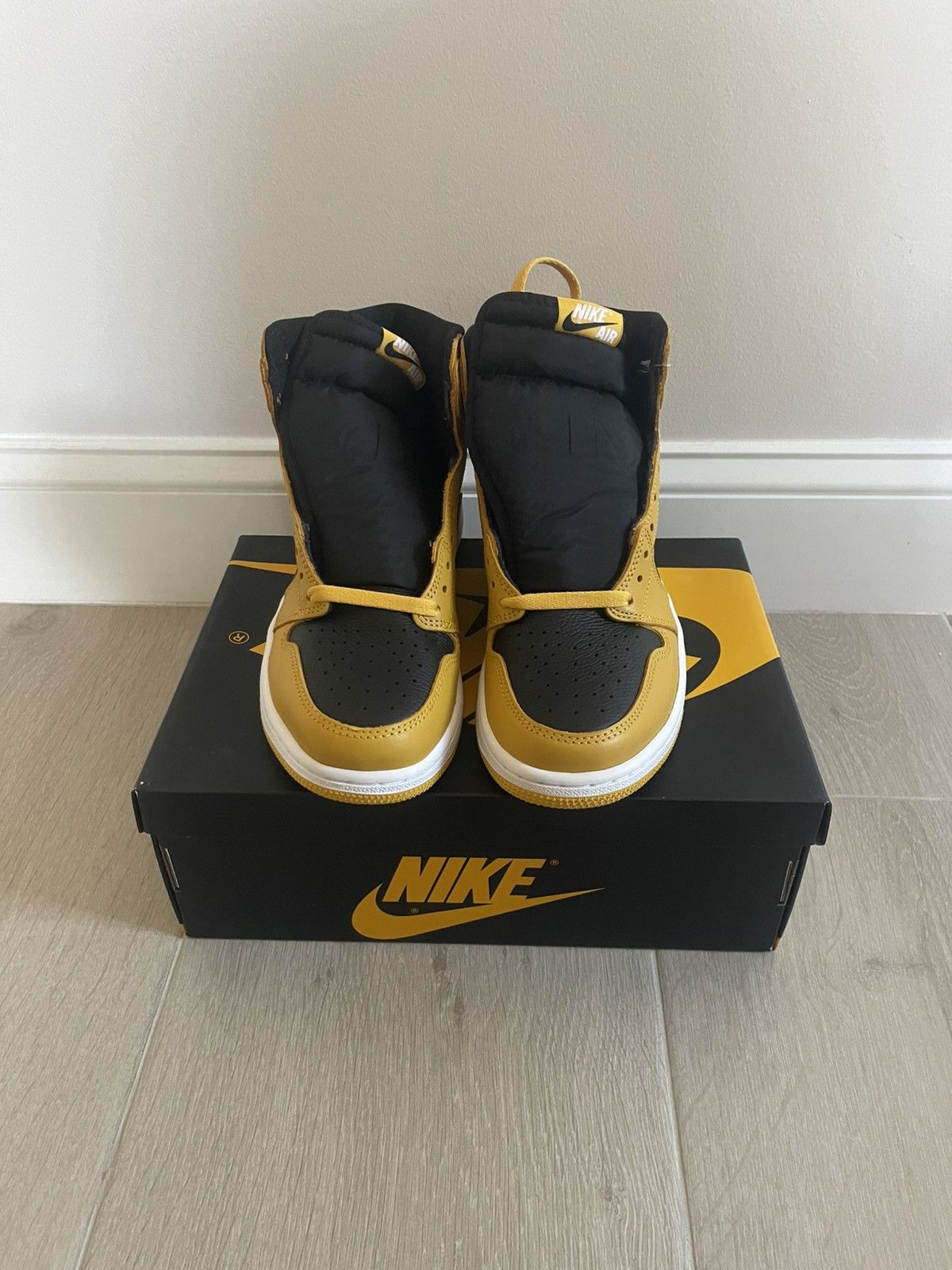 Nike Nike Air Jordan 1 Retro High OG Pollen Black Size 9 (New) Size US 9 / EU 42 - 4 Thumbnail