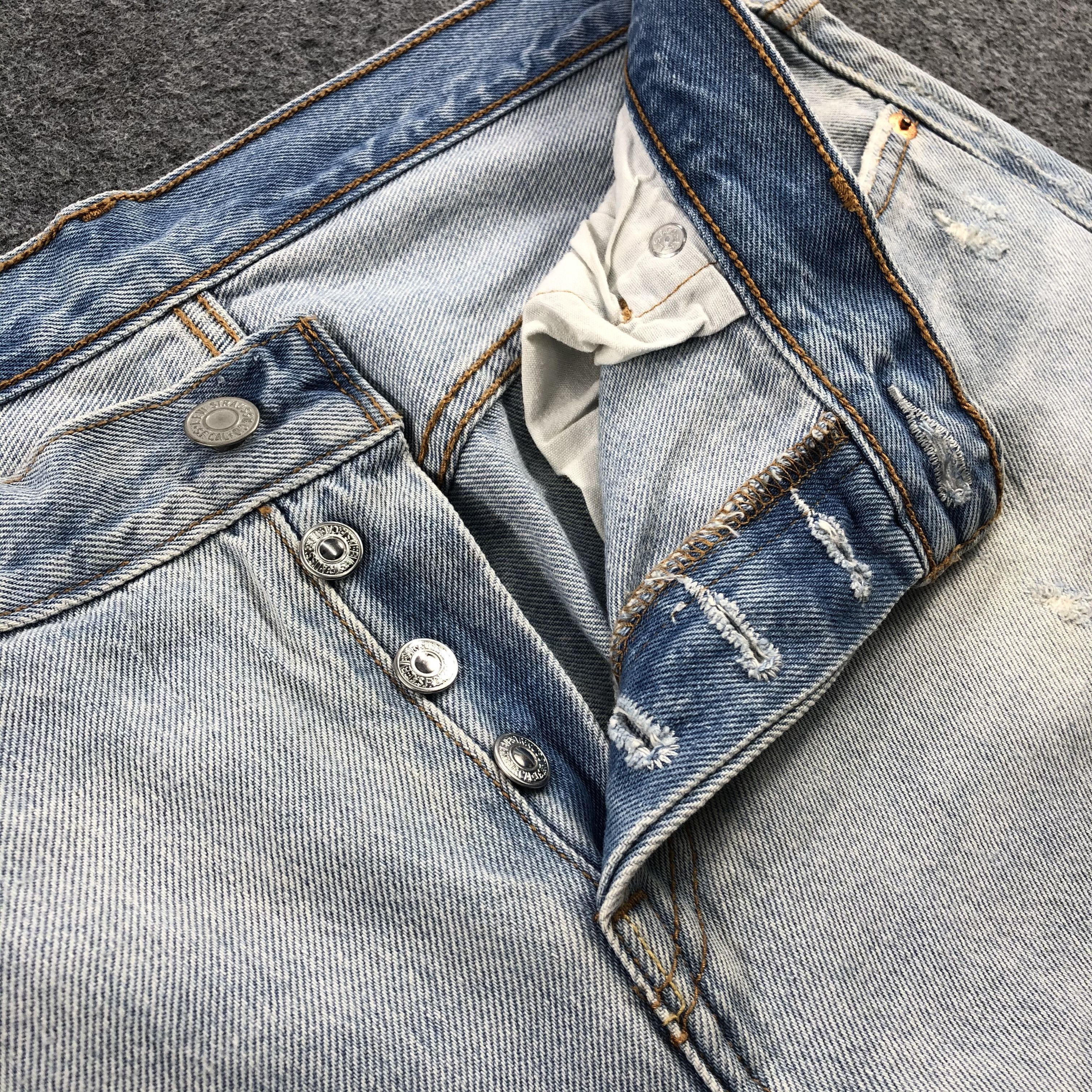 Levi's Vintage Light Wash Levis 501 Jeans-JM1354 Size US 35 - 7 Thumbnail