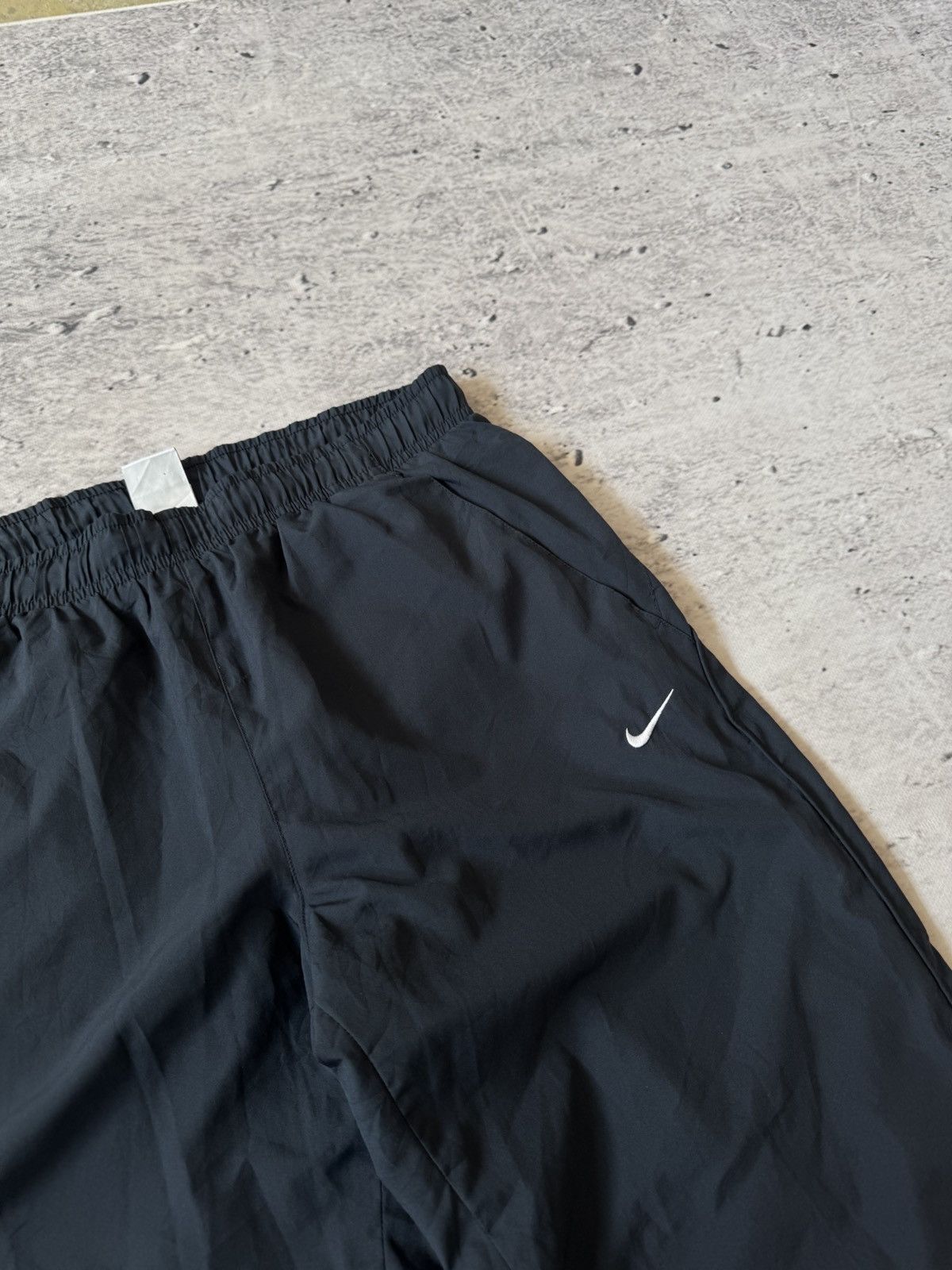 Nike × Vintage NIKE NYLON VINTAGE Y2K OVERSIZE BAGGY FIT PANTS SWEATPANTS Size US 32 / EU 48 - 4 Thumbnail