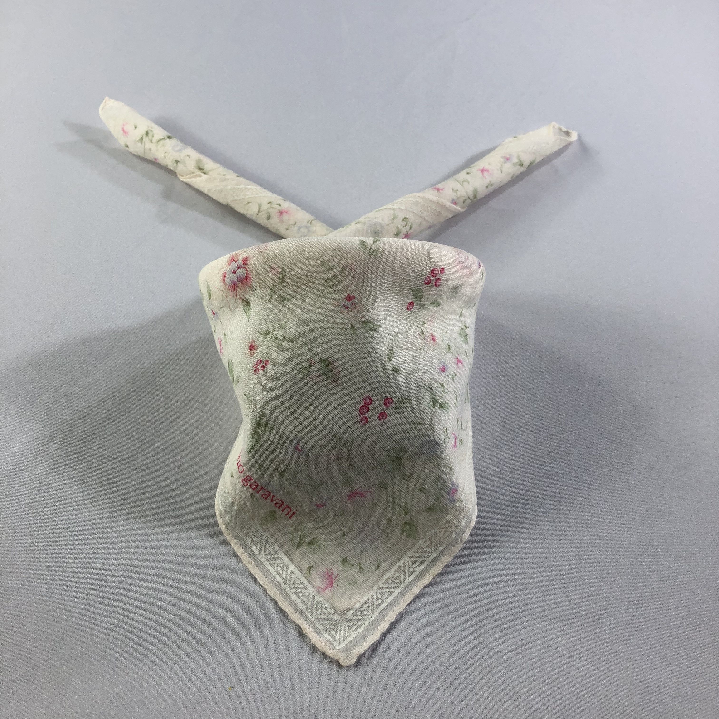 Vintage VaLENTino GarAVAni Handkerchief Neckerchief Bandana H2026 Size ONE SIZE - 1 Thumbnail