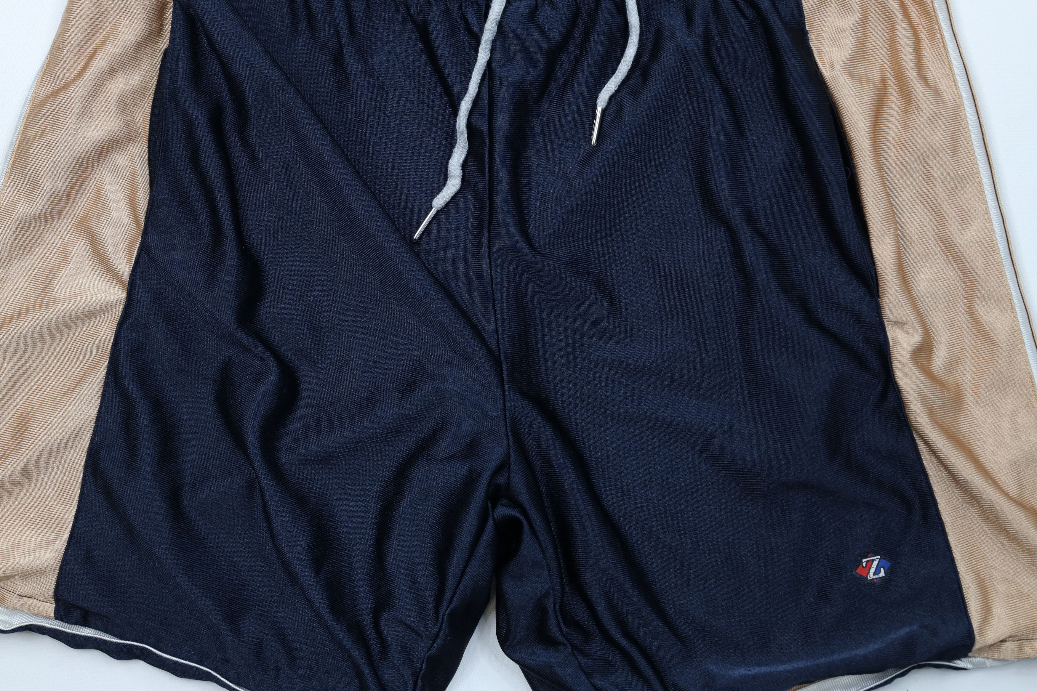 Vintage Vintage 90s Streetwear Reversible Above Knee Gym Shorts Size US 34 / EU 50 - 14 Thumbnail