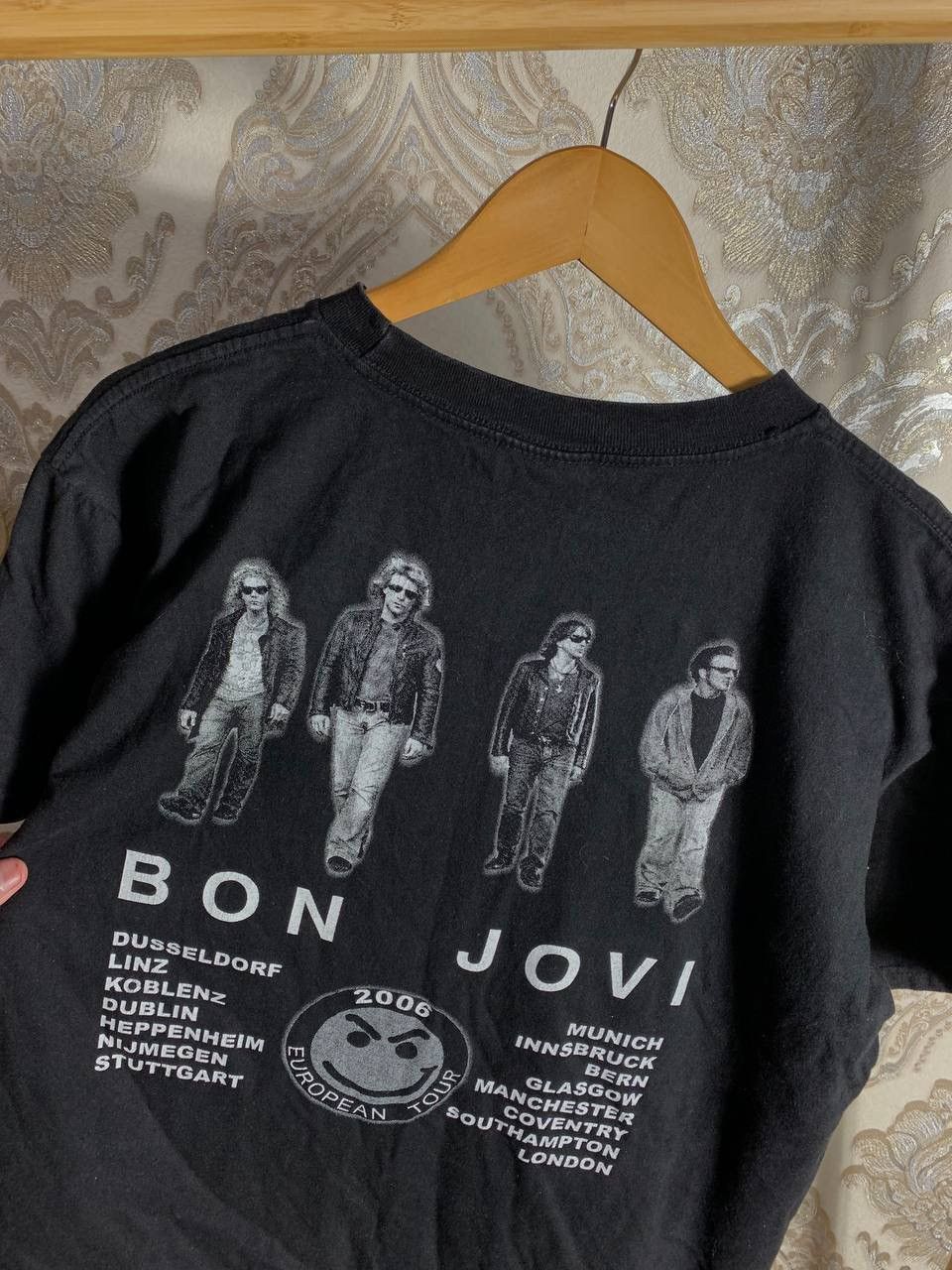 Band Tees VINTAGE THUNDER BON JOVI ROCK T-SHIRT WORLD TOUR Y2K 90s USA Size US L / EU 52-54 / 3 - 5 Thumbnail