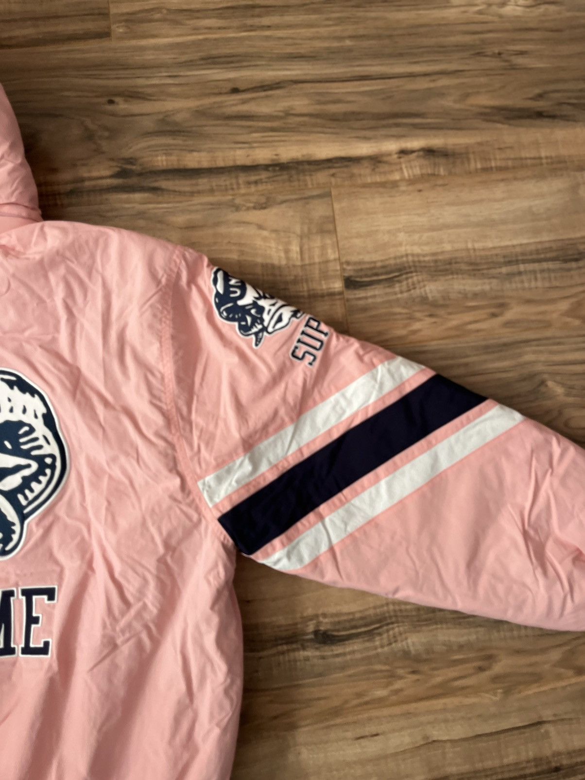 Mitchell & Ness × NCAA × Supreme Supreme Mitchell & Ness NCAA Hooded Stadium Jacket Size US L / EU 52-54 / 3 - 3 Thumbnail