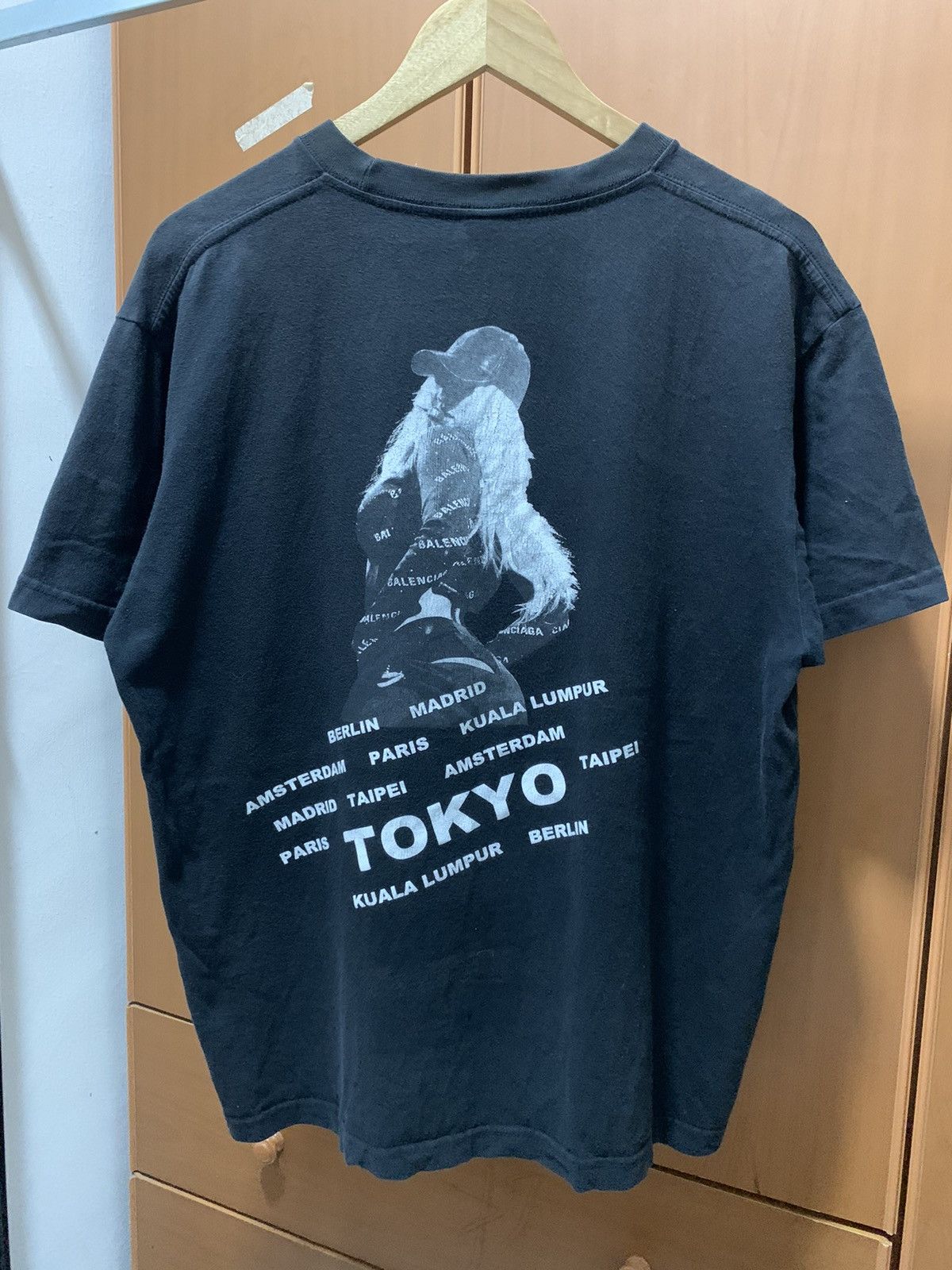 Band Tees 2019 World Tour True In Tokyo Large Tee Size US L / EU 52-54 / 3 - 1 Thumbnail
