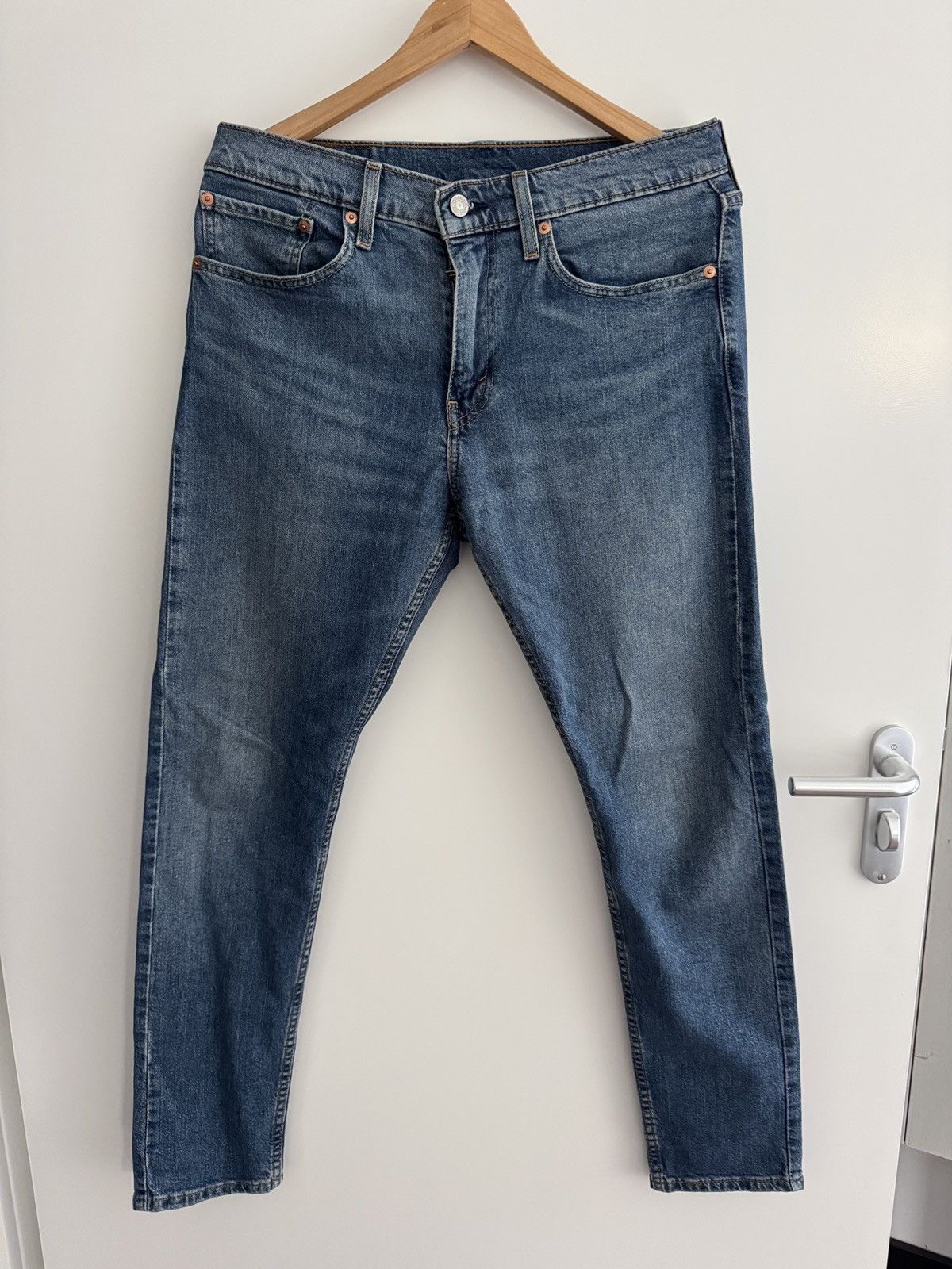 Levi's Levi’s 512 - Slim Fit Tapered Jean in Blue (W32/L32) Size US 32 / EU 48 - 1 Thumbnail