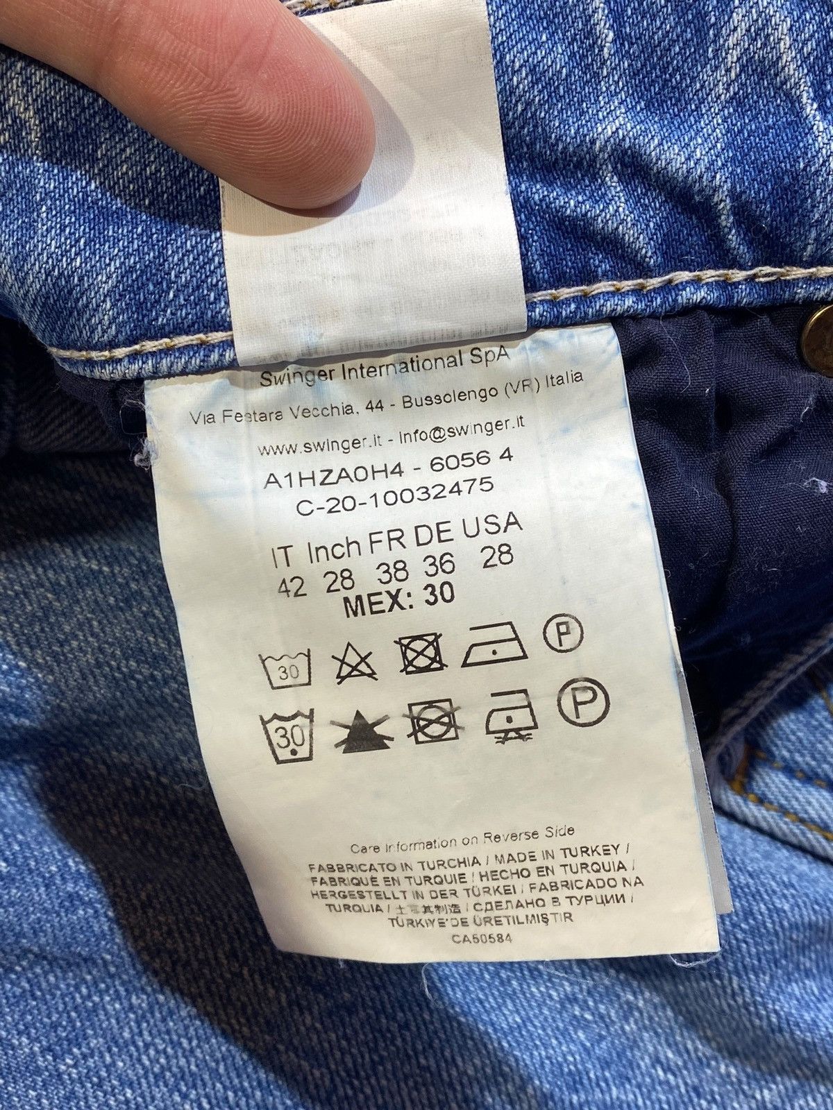 Versace Versace Jeans Couture Crop Flared Washed Denim Jeans Pants Size 28" / US 6 / IT 42 - 24 Thumbnail