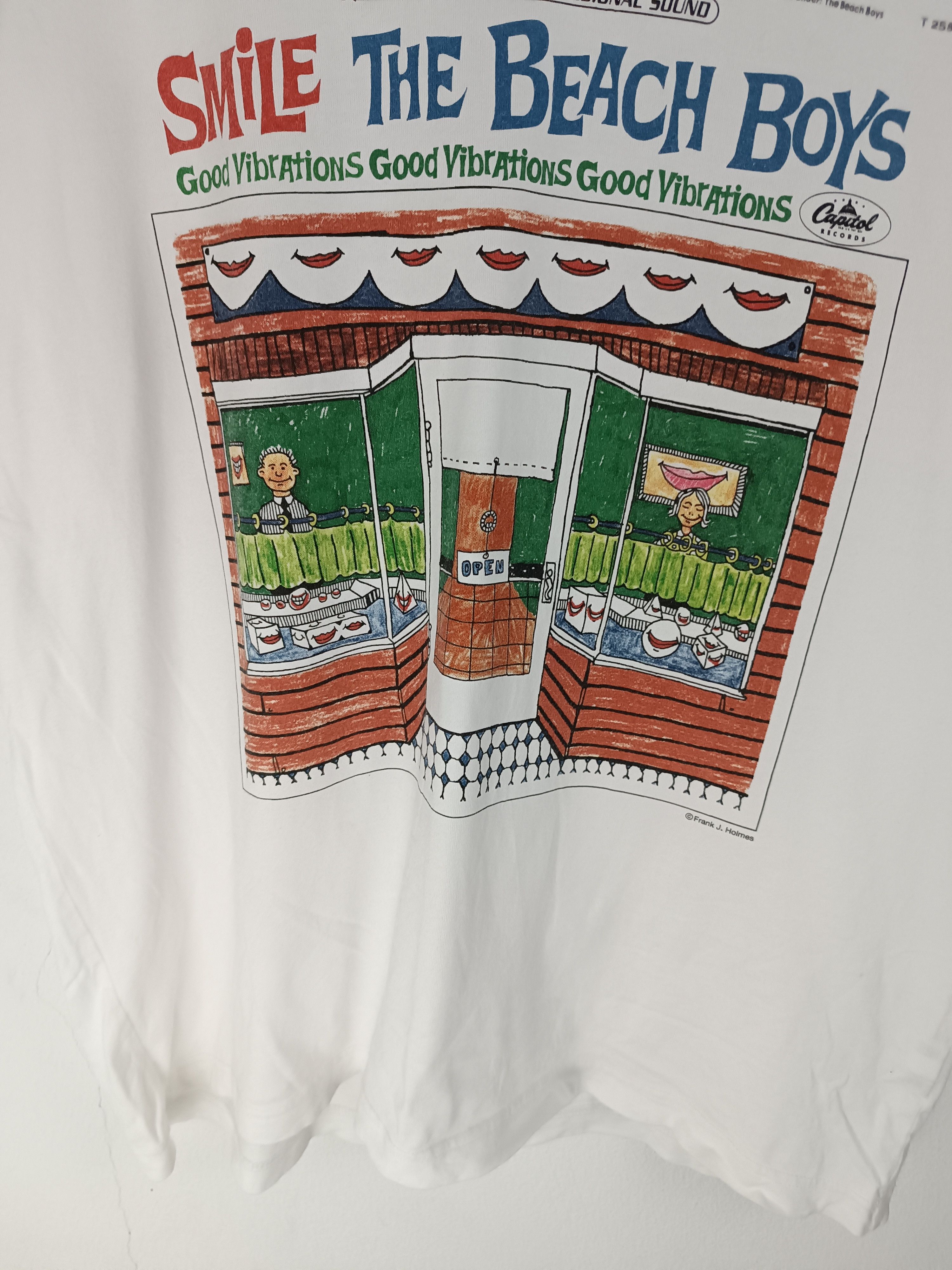 Band Tees VINTAGE THE BEACH BOYS GOOD VIBRATION SMILE TEE beatles who Size US XL / EU 56 / 4 - 6 Thumbnail