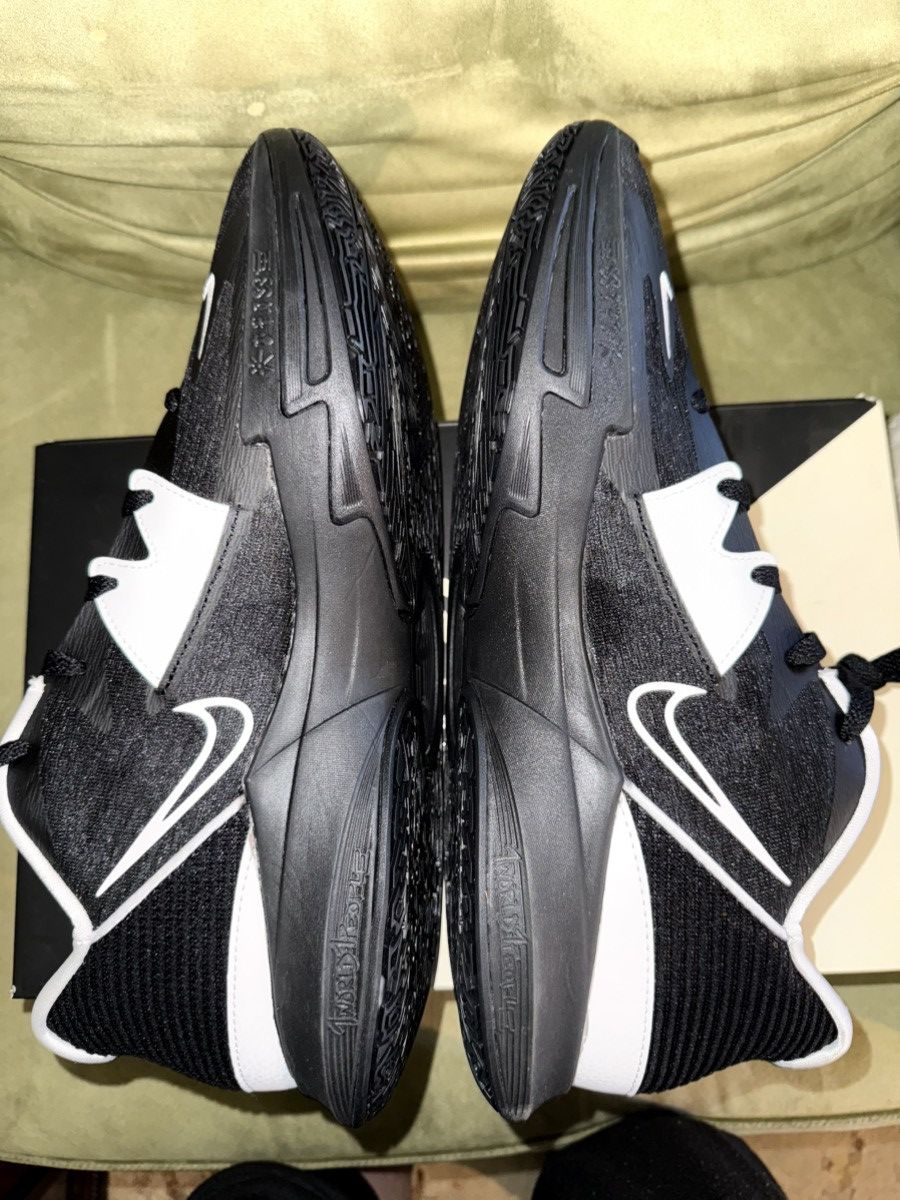 Nike Nike Kyrie 5 TB Promo (players only) Black “Reverse Panda” Size US 15 / EU 48 - 8 Thumbnail