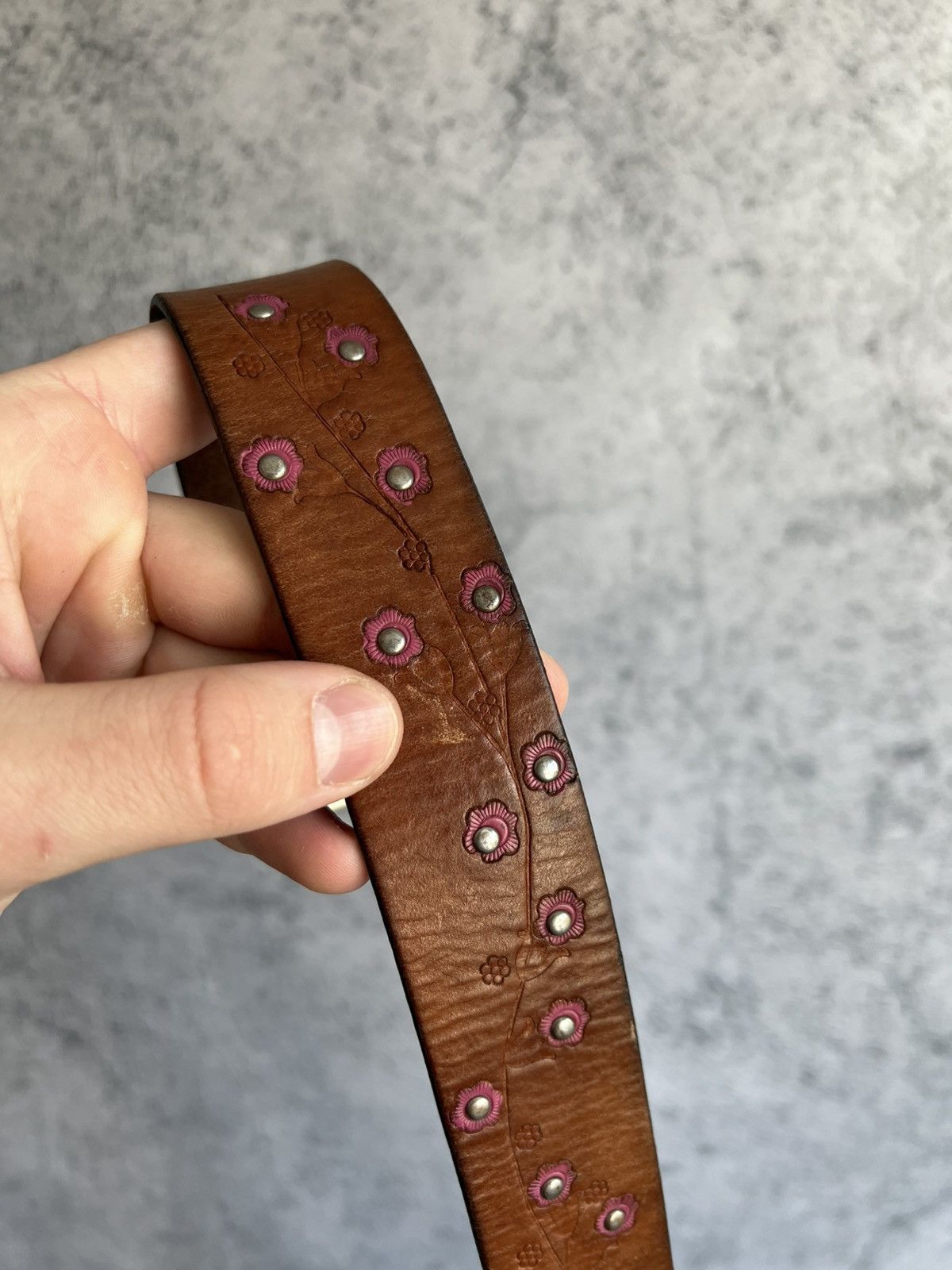 Genuine Leather Vintage Genuine Leather Brown Studded Flower Belt Womens Size ONE SIZE - 11 Thumbnail