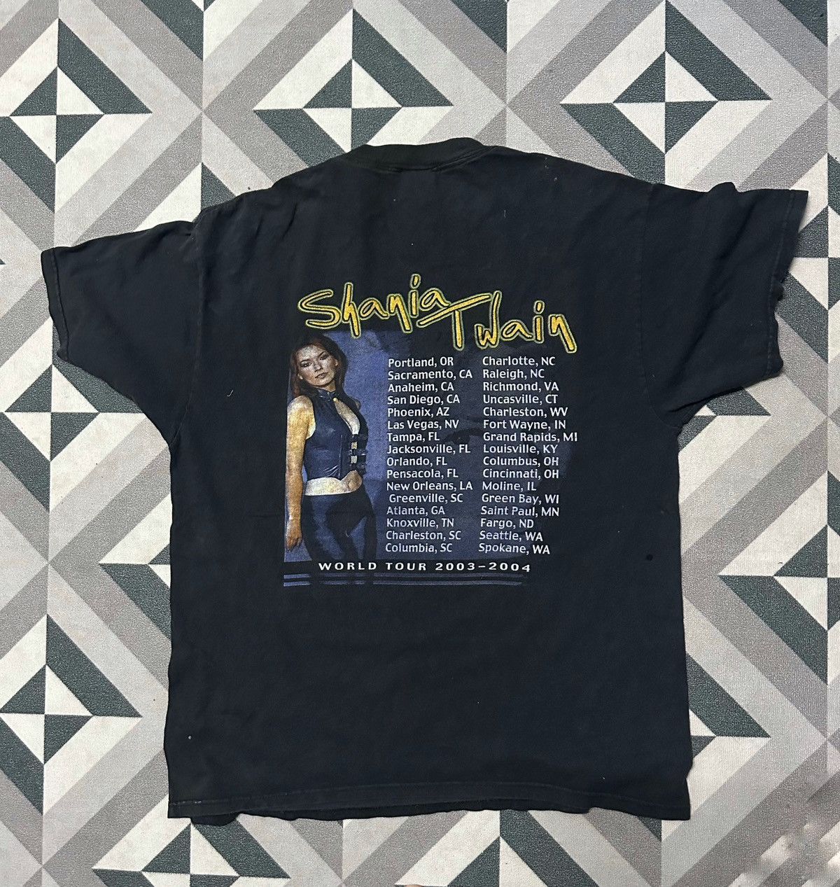 Band Tees Vintage Shania Twain worldwide tour 2003-2004 tshirt Size US L / EU 52-54 / 3 - 7 Thumbnail