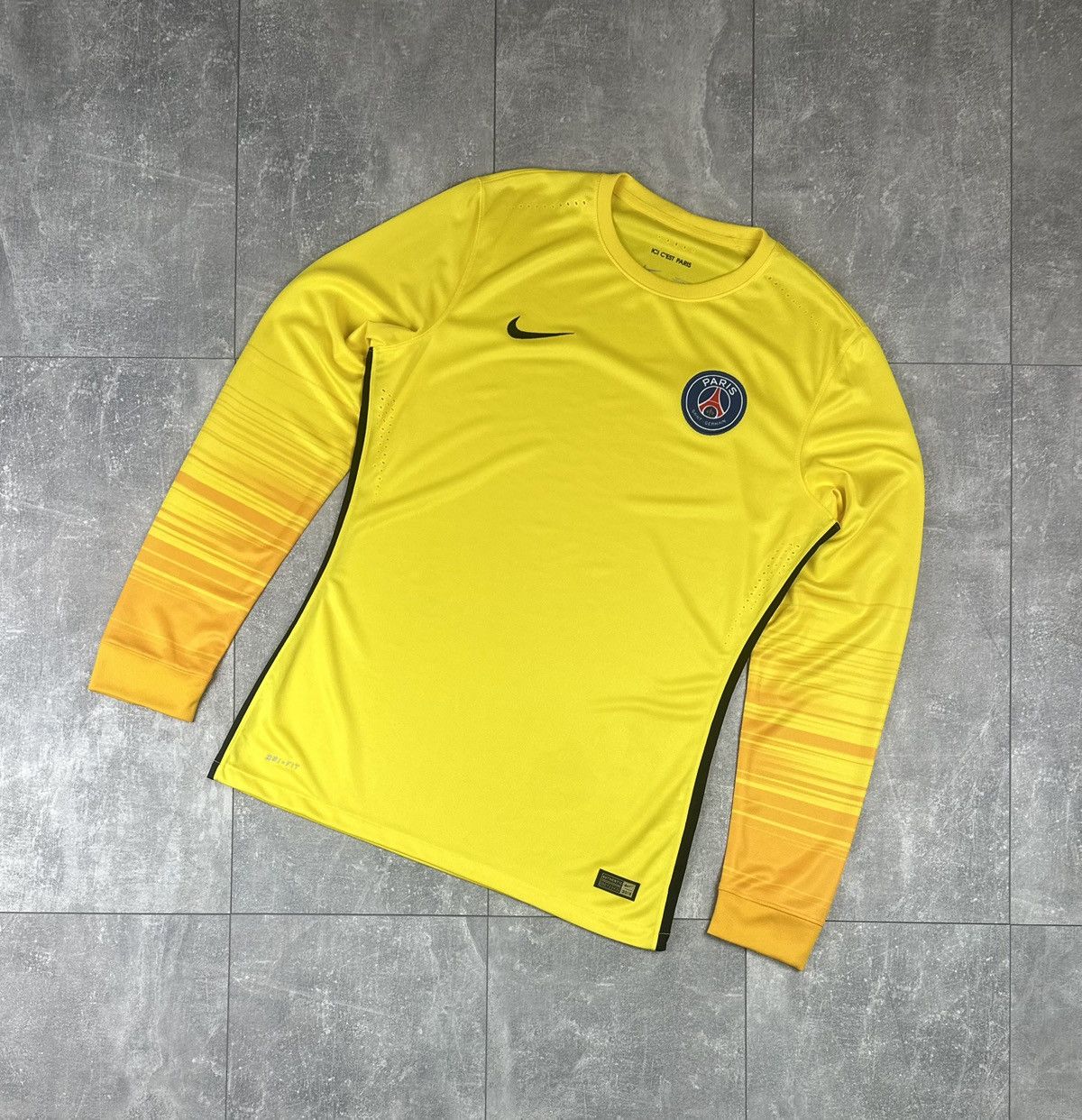 Nike Nike Paris Player Issue 2015/16 Goalkeeper Long Sleeve Size US L / EU 52-54 / 3 - 1 Thumbnail