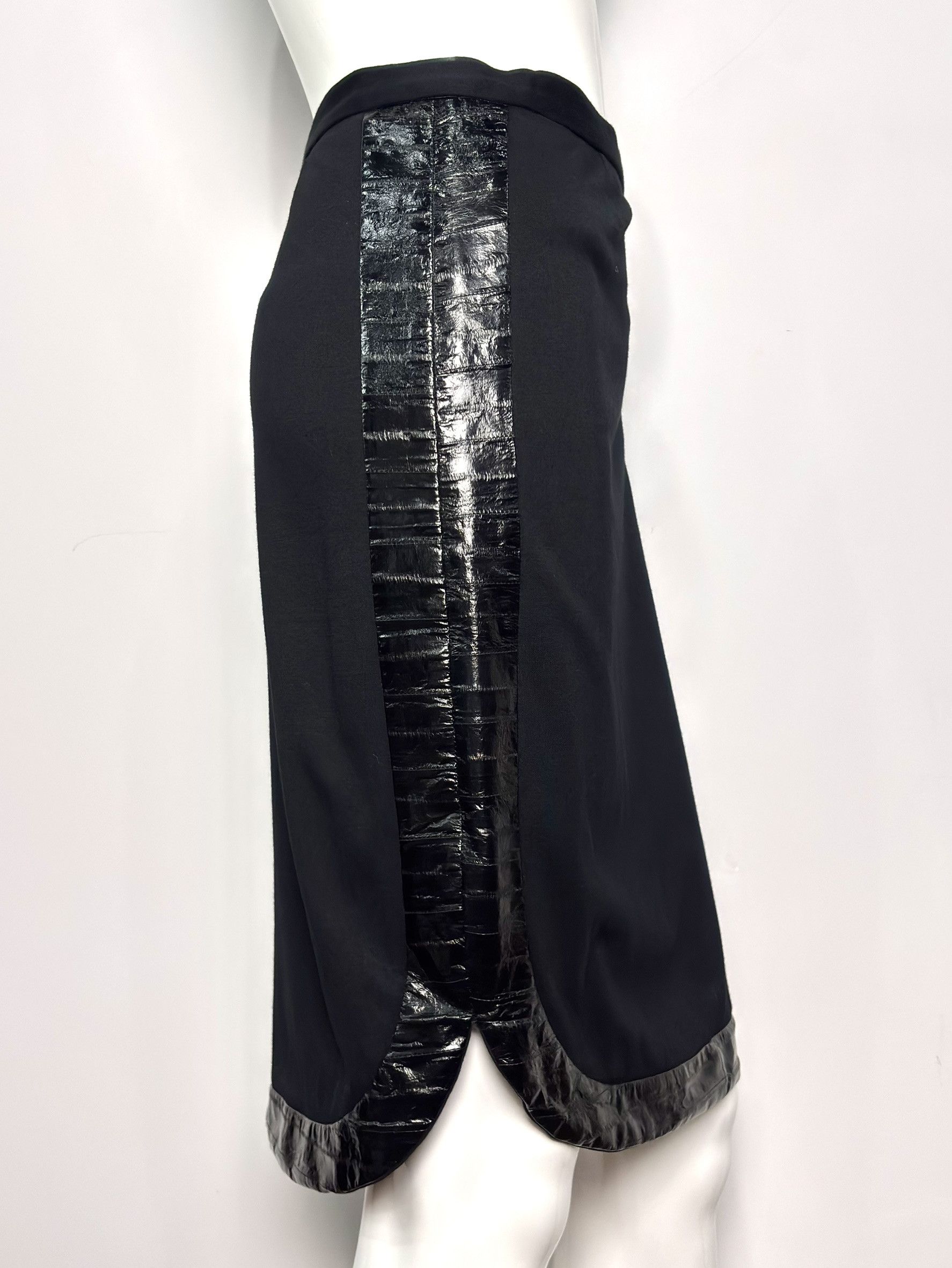 Givenchy Givenchy black skirt with eel skin trim Size 27" / US 4 / IT 40 - 3 Thumbnail
