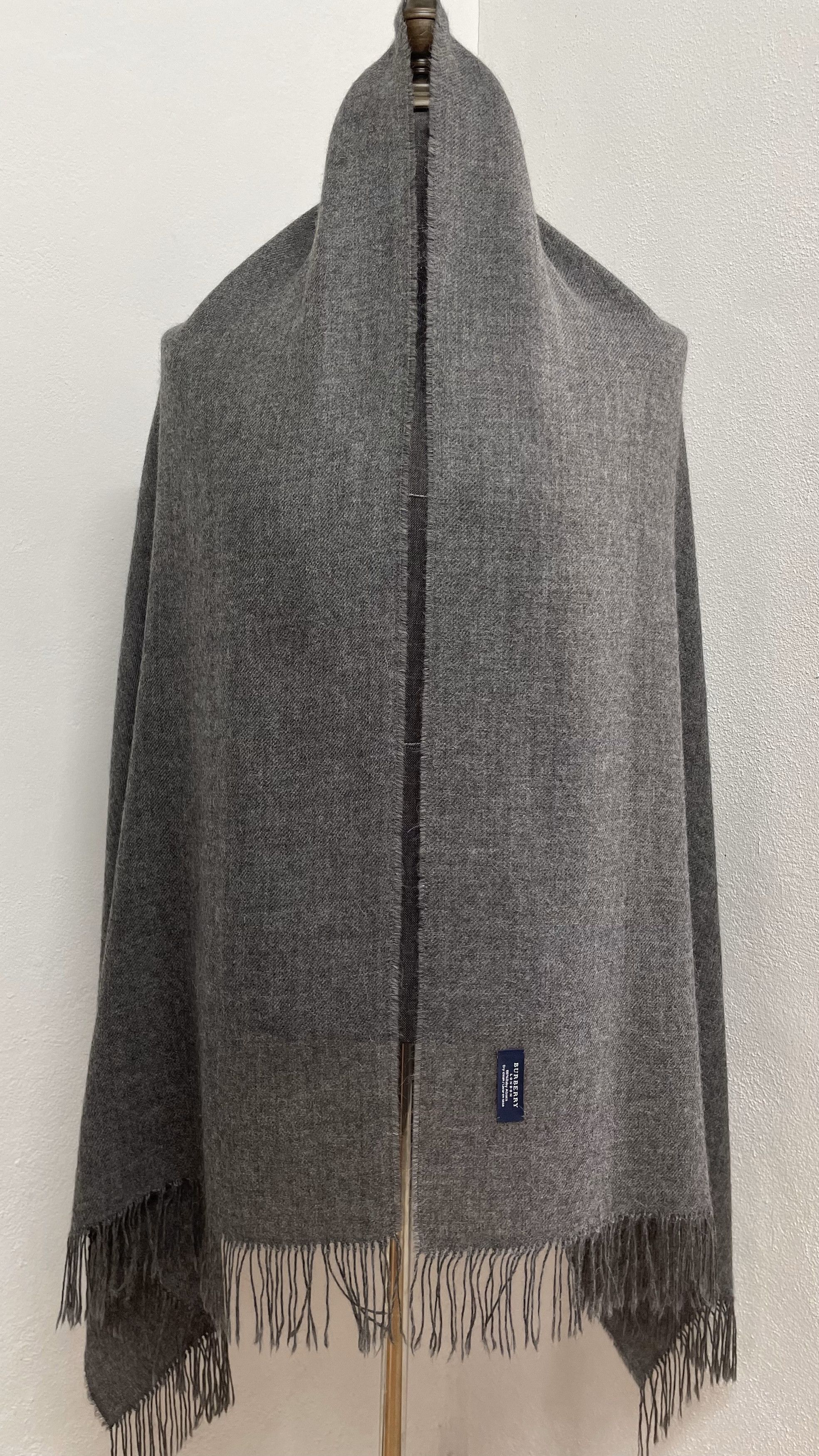 Burberry Burberry Big Scarf Scarf / Muffler - 6159 Size ONE SIZE - 1 Thumbnail