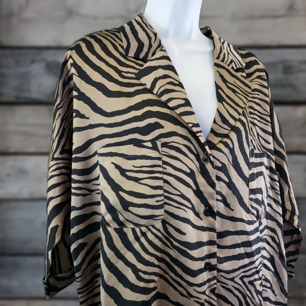 Nasty Gal Nasty Gal Womens Blouse Animal Print Dolman Sleeve Button Front Top Black Brown Size 4 Womens Blouse Size S / US 4 / IT 40 - 1 Thumbnail