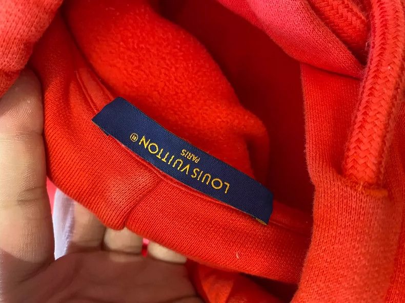 Louis Vuitton Louis Vuitton size 4l Red graffiti logo hooded sweatshirt Size US XXL / EU 58 / 5 - 2 Thumbnail
