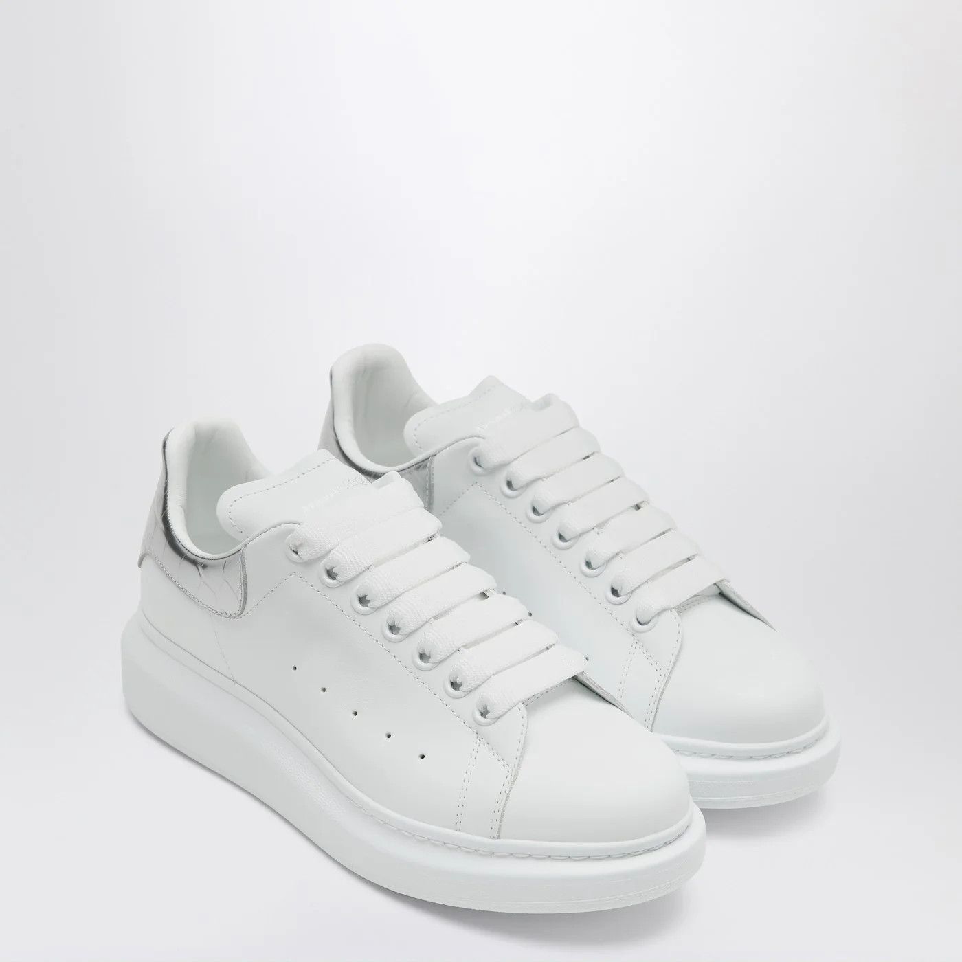 Alexander McQueen o1d2blof0426 Oversize Sneakers in White/Silver Size US 10 / IT 40 - 2 Thumbnail