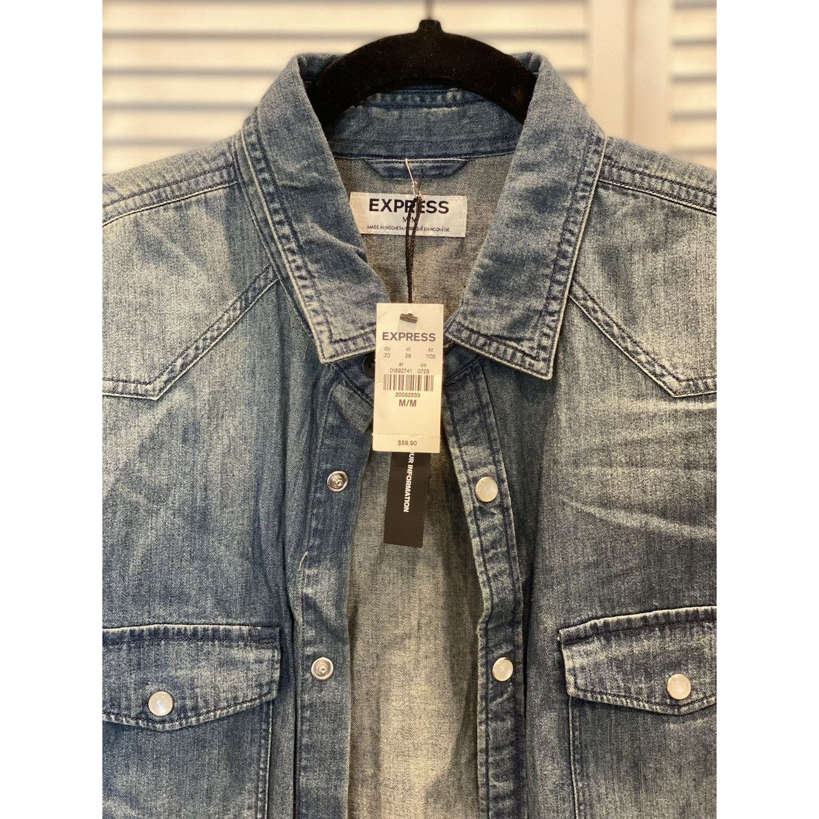 Express Express Denim Botton Up Medium NWT Size US M / EU 48-50 / 2 - 8 Thumbnail